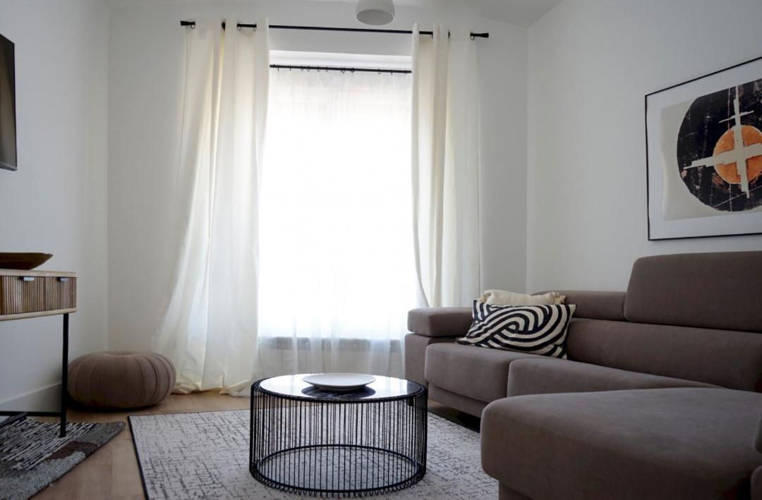 Diaphanous And Modern- 2bd 2bth- Plaza Espana Apartment