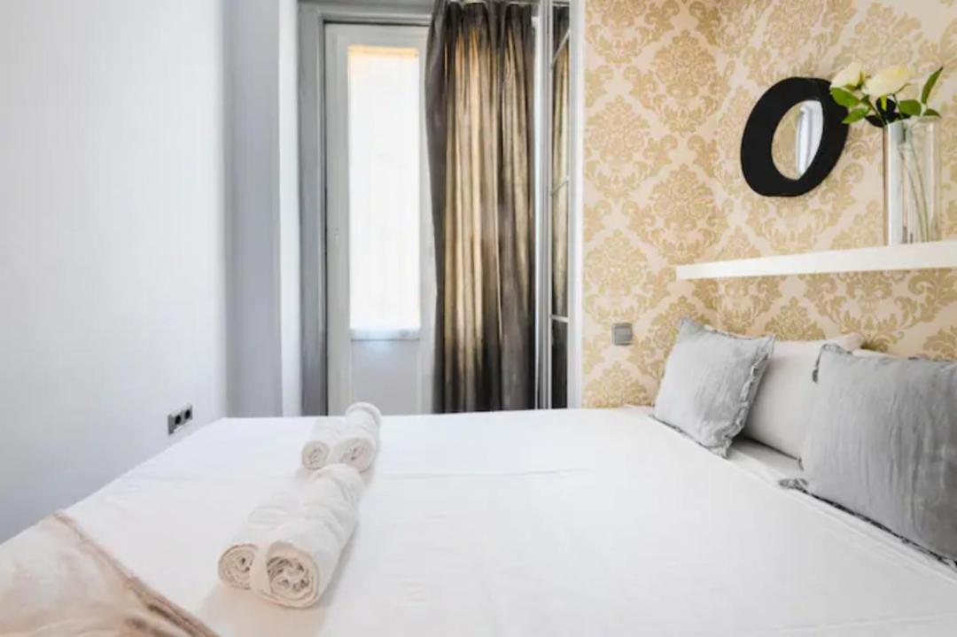 Apartment Modern And Bright- 1bd 1 Bth Furnished- Sol In Downtown Area *