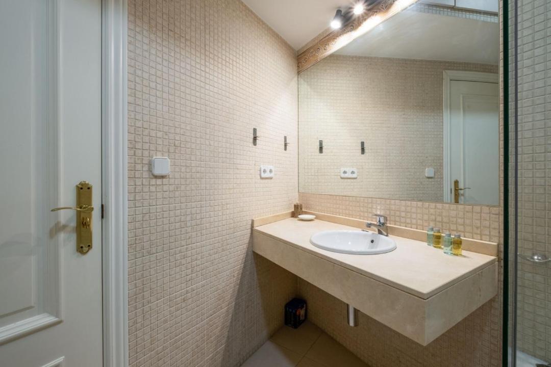 1 Bedroom 1 Bathroom Furnished - Sol - Bright Refurbished - Mintystay Apartment