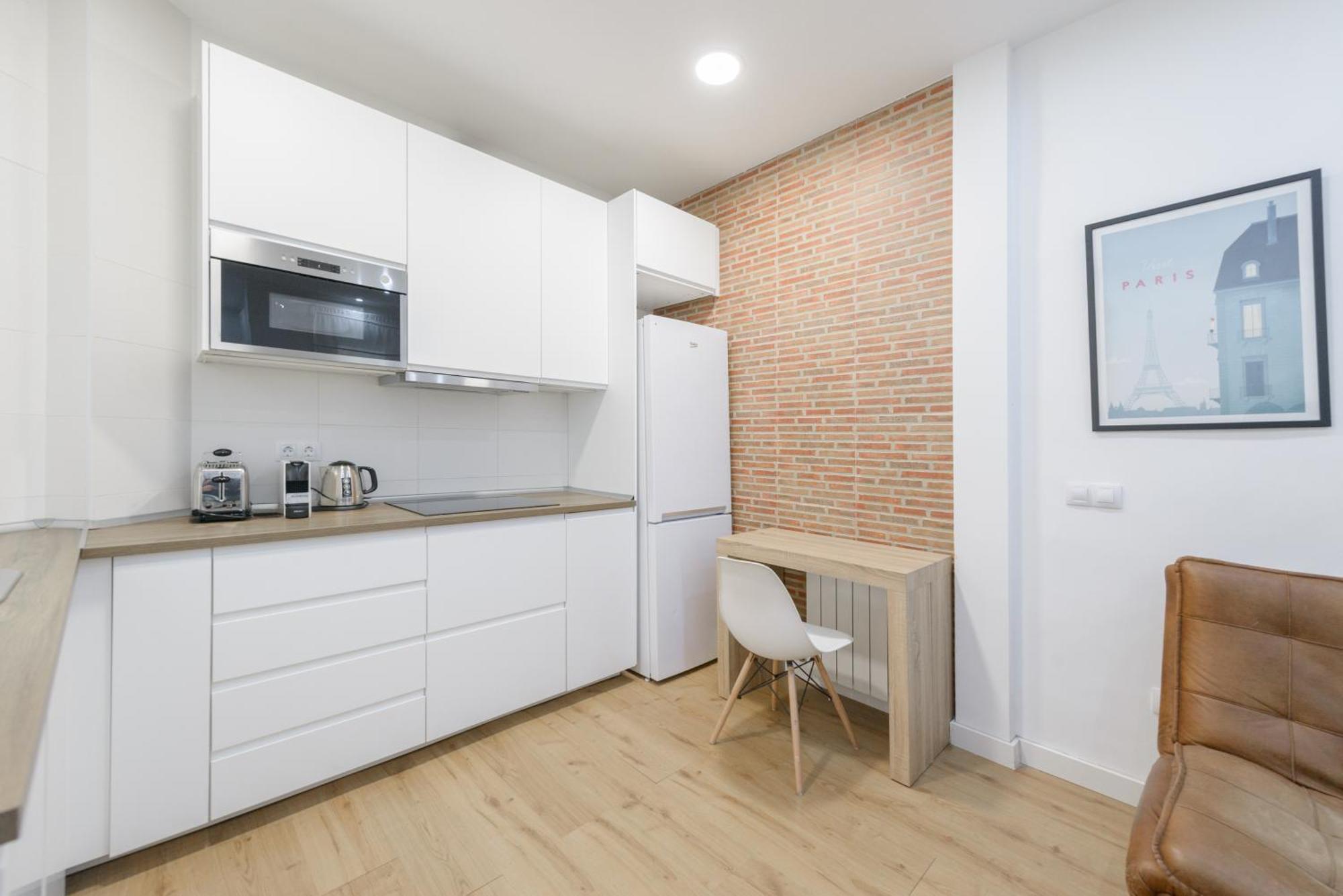 Apartment Avila Calle, Precioso Estudio En Santiago Bernabeu-estrecho En Segundo Piso Sin Ascensor