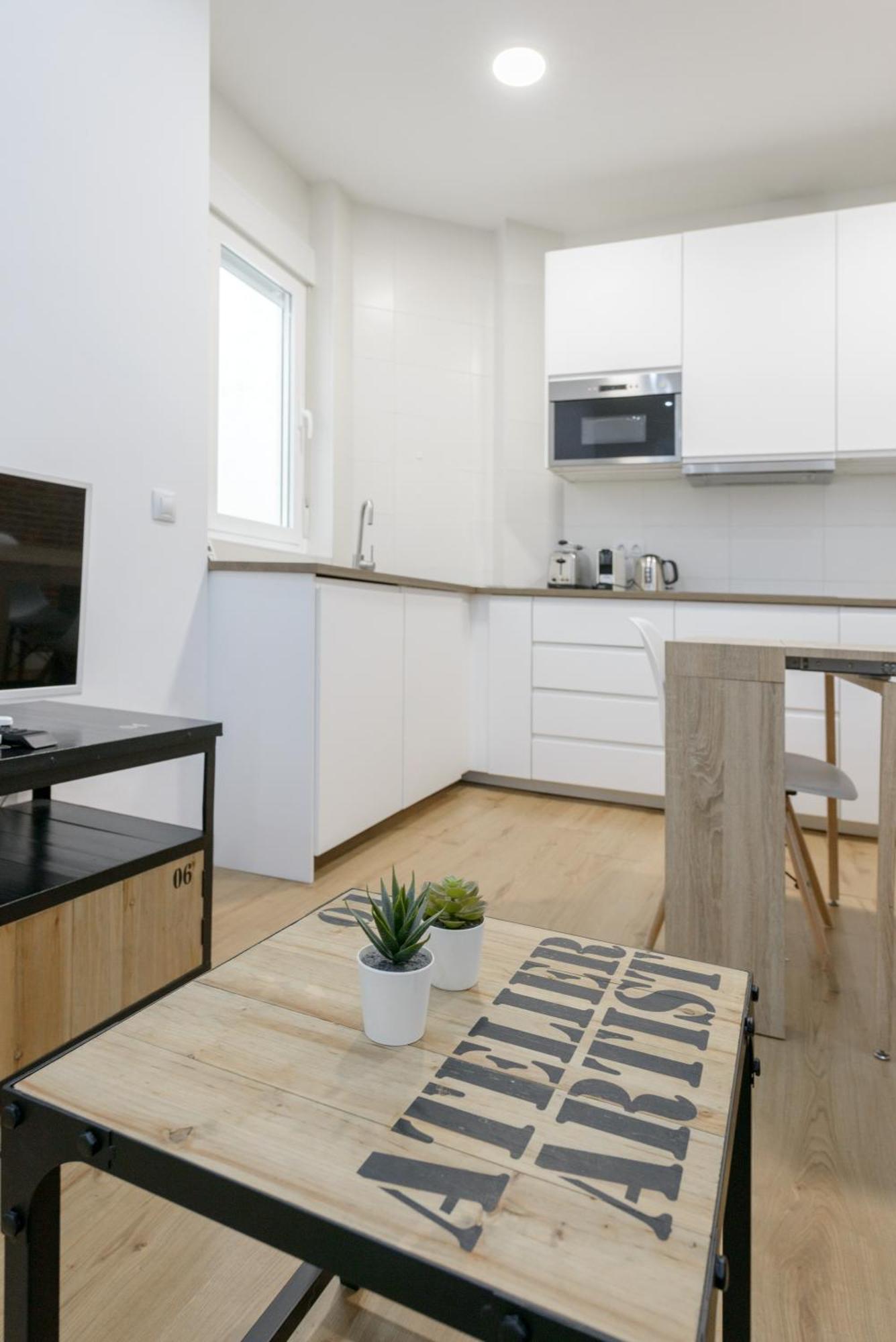 Apartment Avila Calle, Precioso Estudio En Santiago Bernabeu-estrecho En Segundo Piso Sin Ascensor
