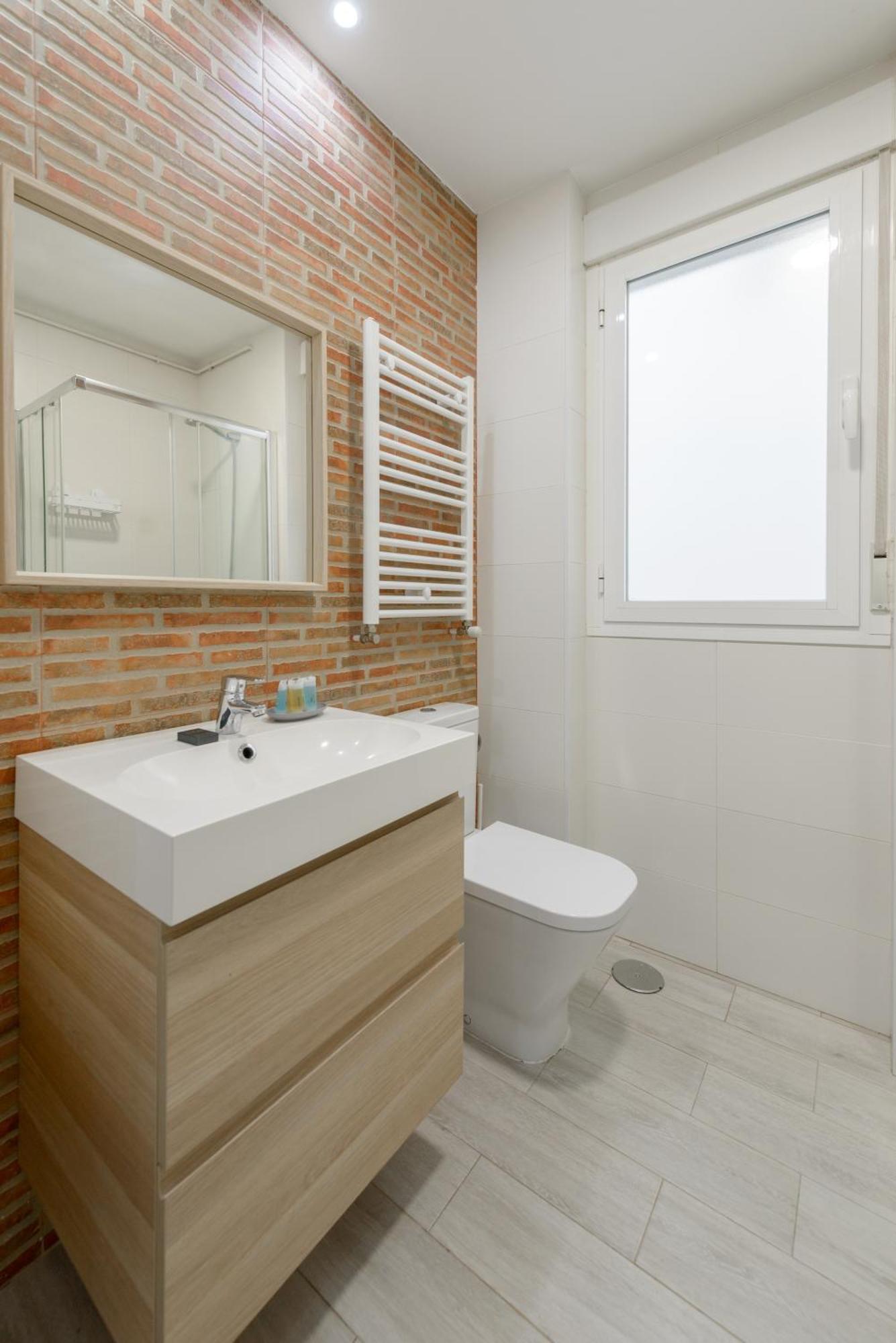 Avila Calle, Precioso Estudio En Santiago Bernabeu-estrecho En Segundo Piso Sin Ascensor Apartment