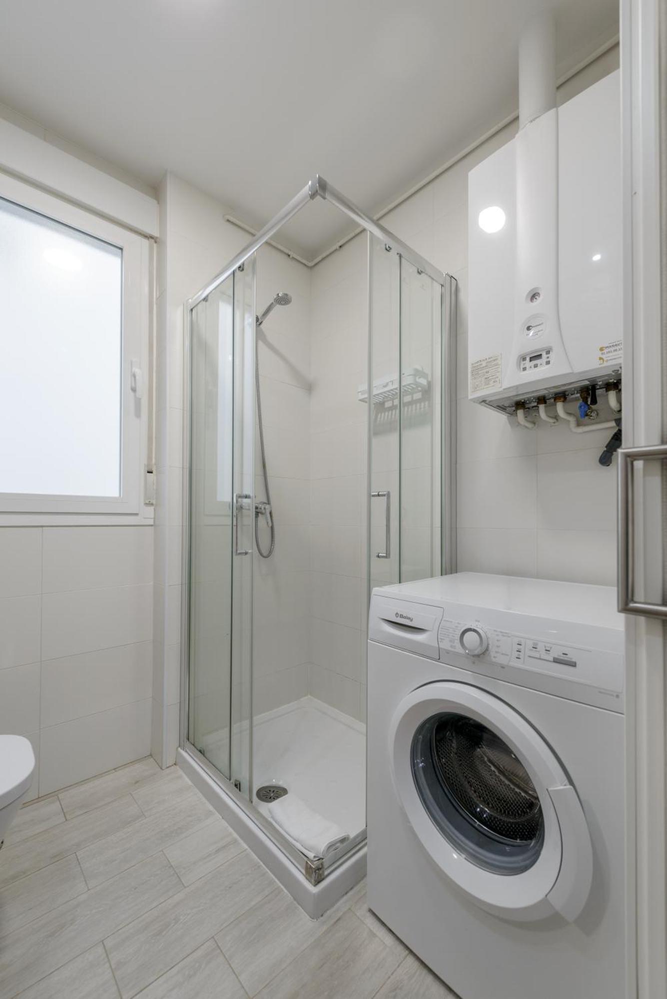 Avila Calle, Precioso Estudio En Santiago Bernabeu-estrecho En Segundo Piso Sin Ascensor Apartment *