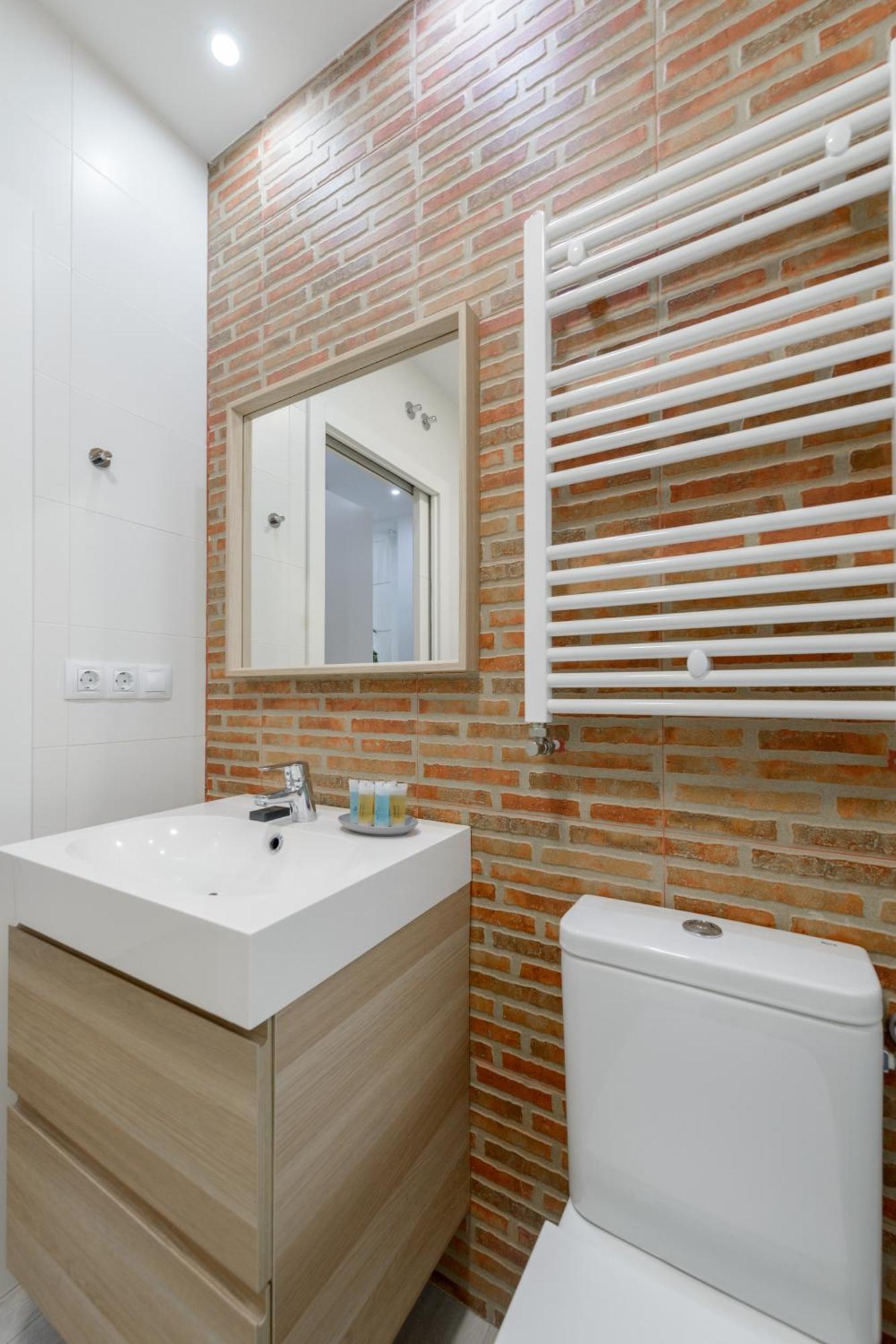 Apartment Avila Calle, Precioso Estudio En Santiago Bernabeu-estrecho En Segundo Piso Sin Ascensor Madrid