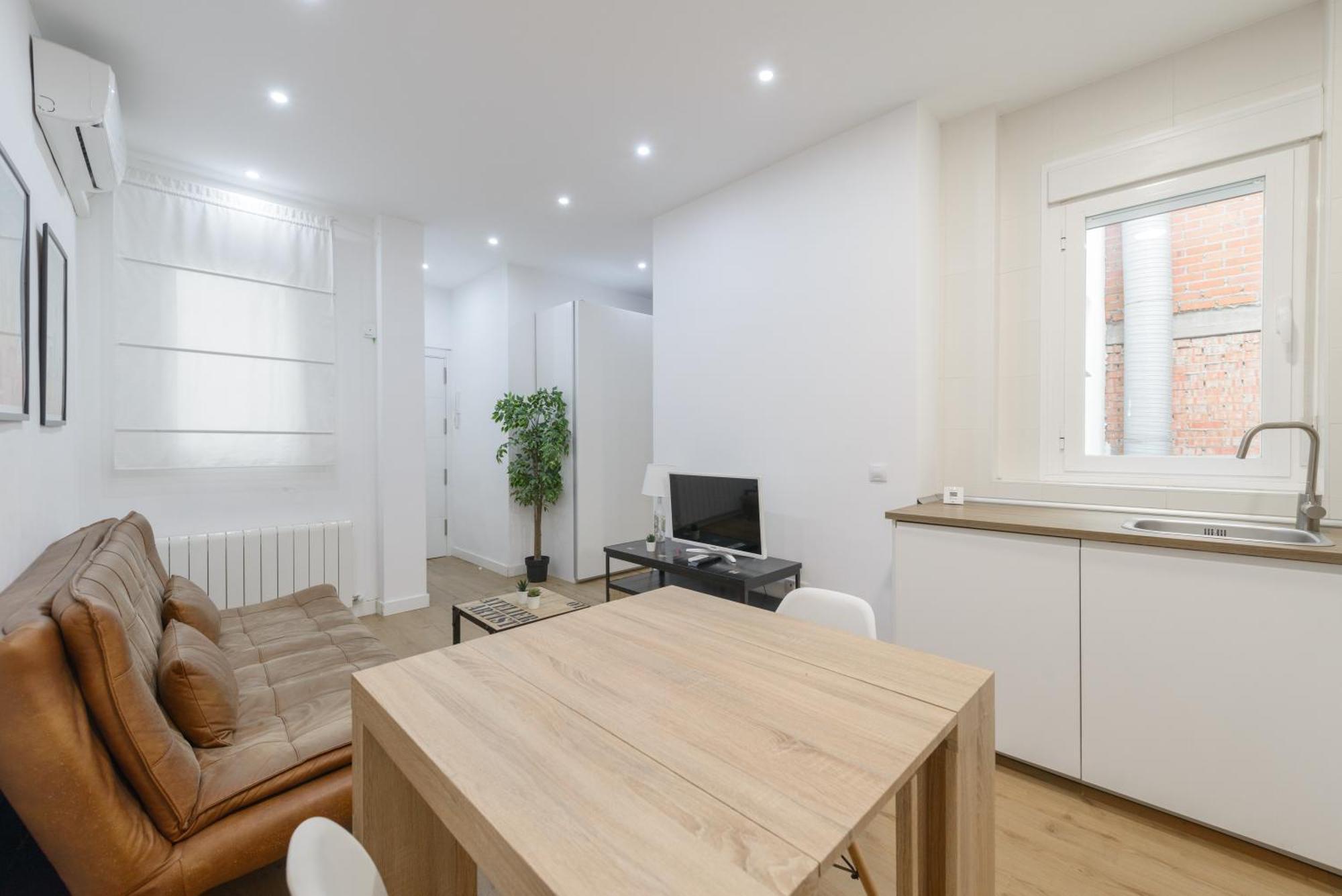 Apartment Avila Calle, Precioso Estudio En Santiago Bernabeu-estrecho En Segundo Piso Sin Ascensor