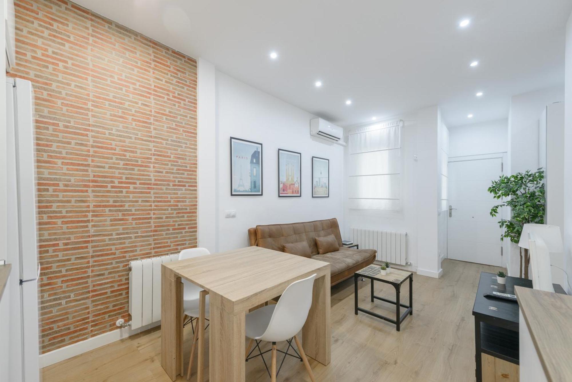 Apartment Avila Calle, Precioso Estudio En Santiago Bernabeu-estrecho En Segundo Piso Sin Ascensor Madrid