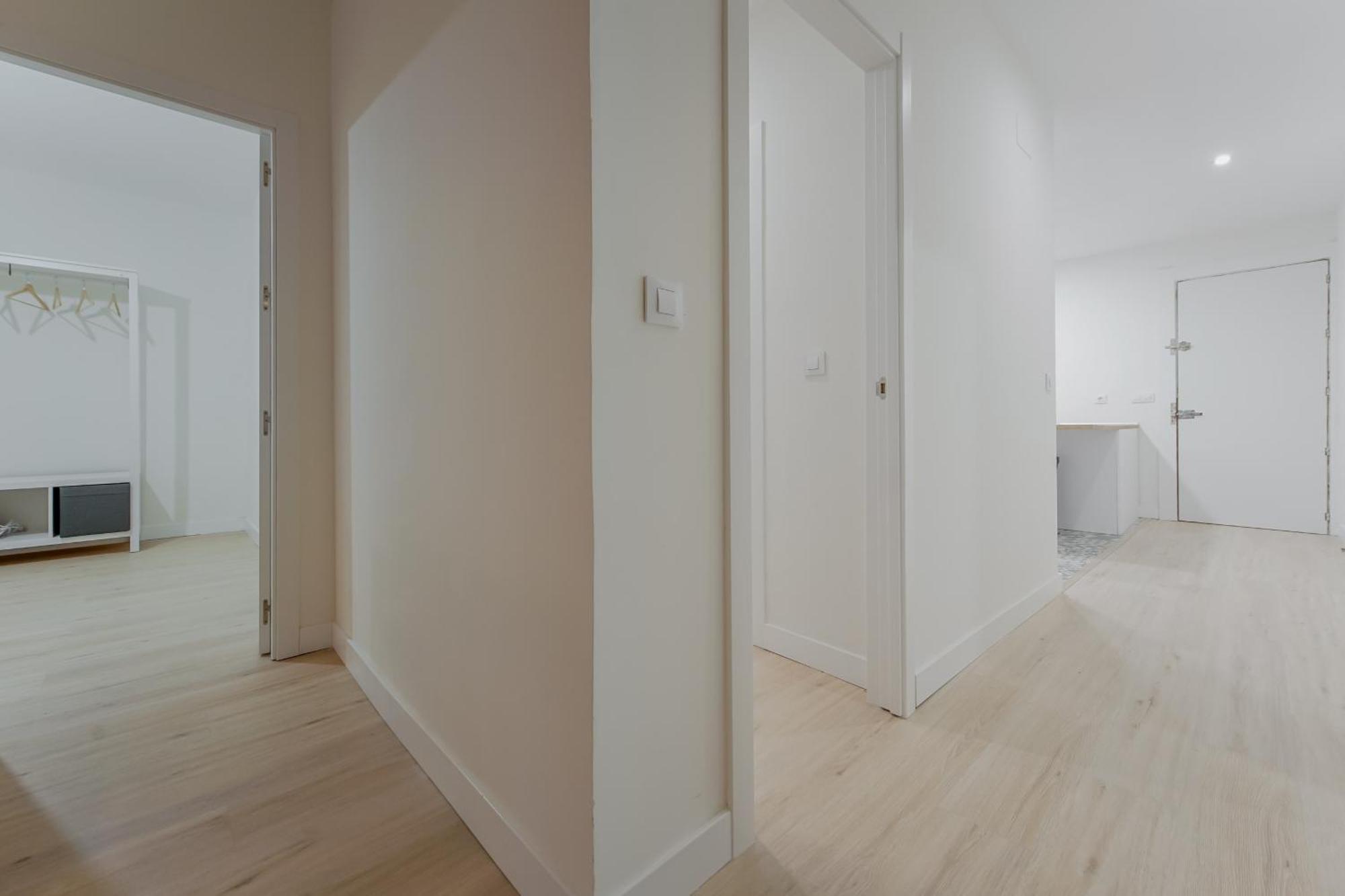 Modern 6pax En La Plaza De Tirso-centro E1 Apartment