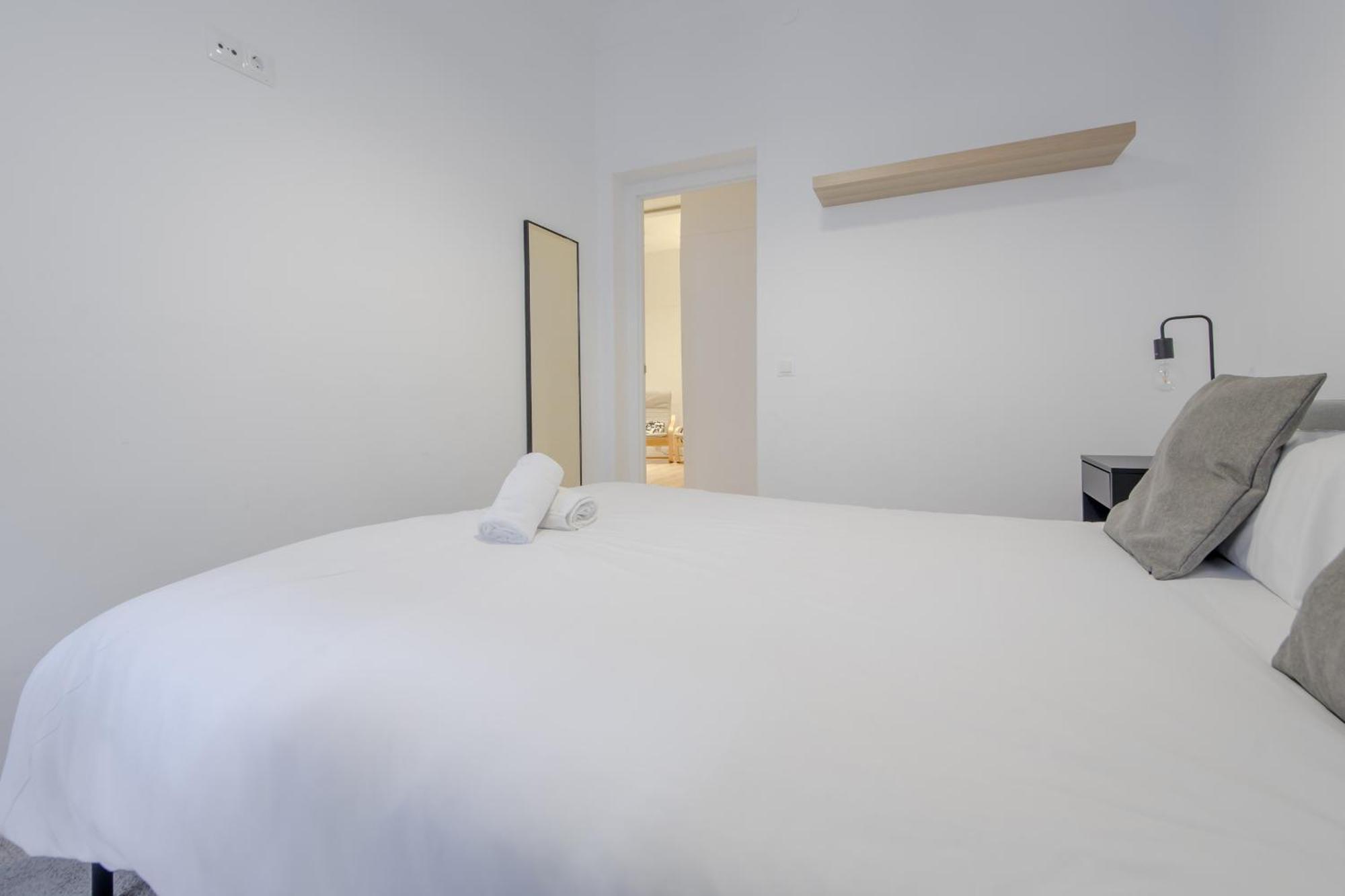 Premium 9pax En Calle Olmo - Centro De E1