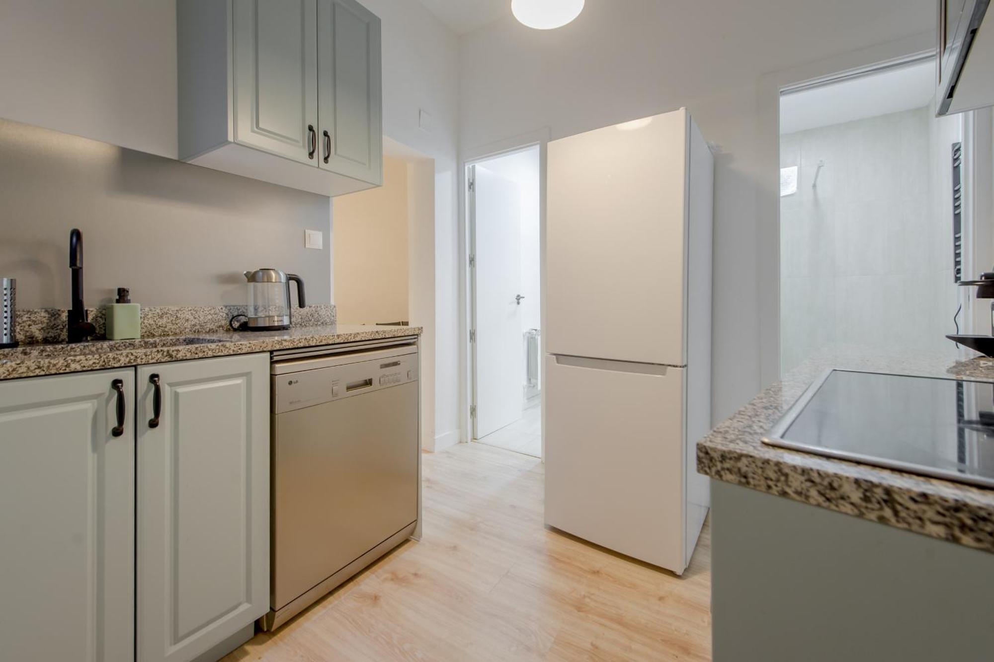 Premium 9pax En Calle Olmo - Centro De E1