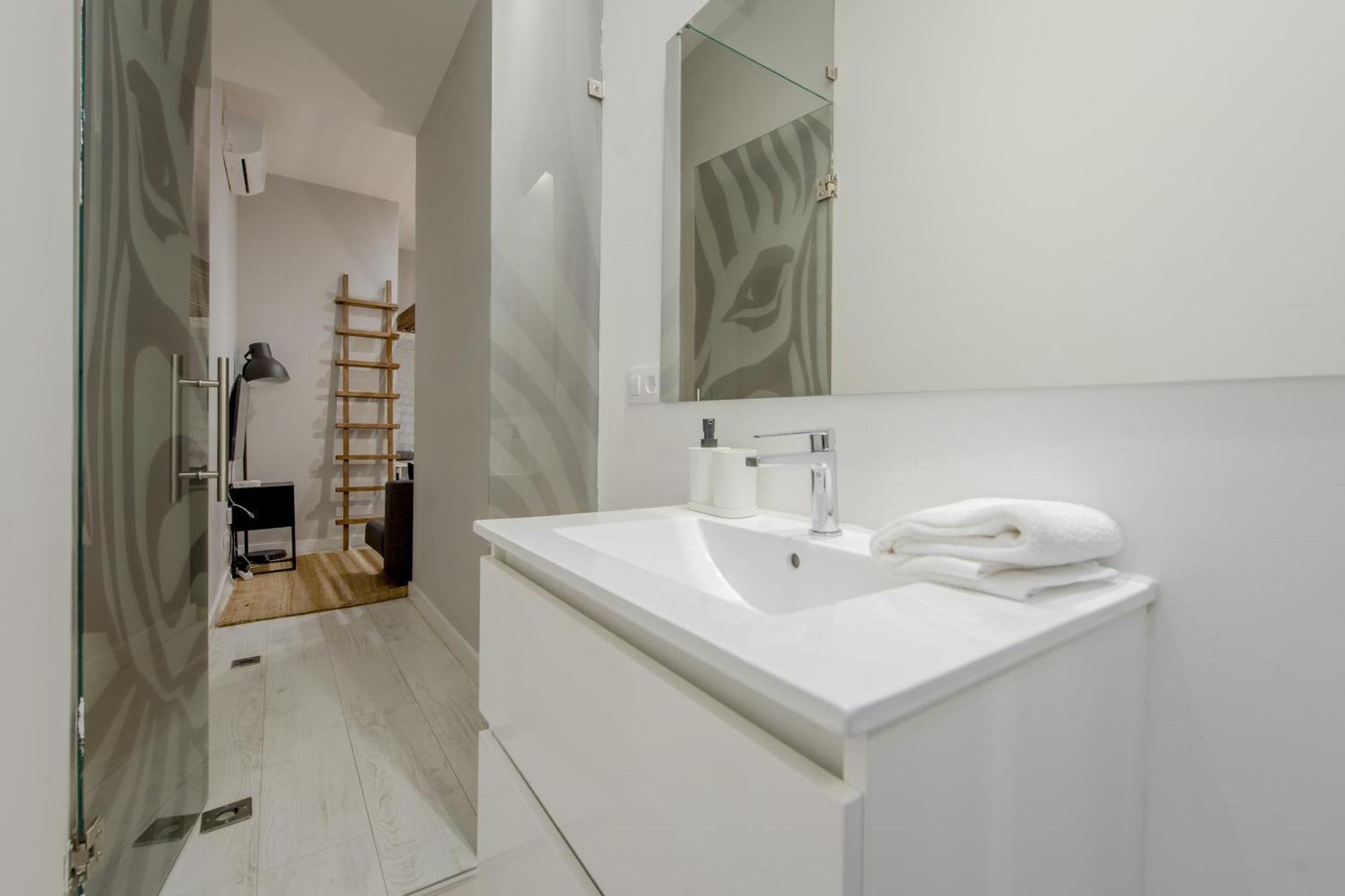Con Estilo - 5pax En Zona Tirso-centro E1 Lejlighed