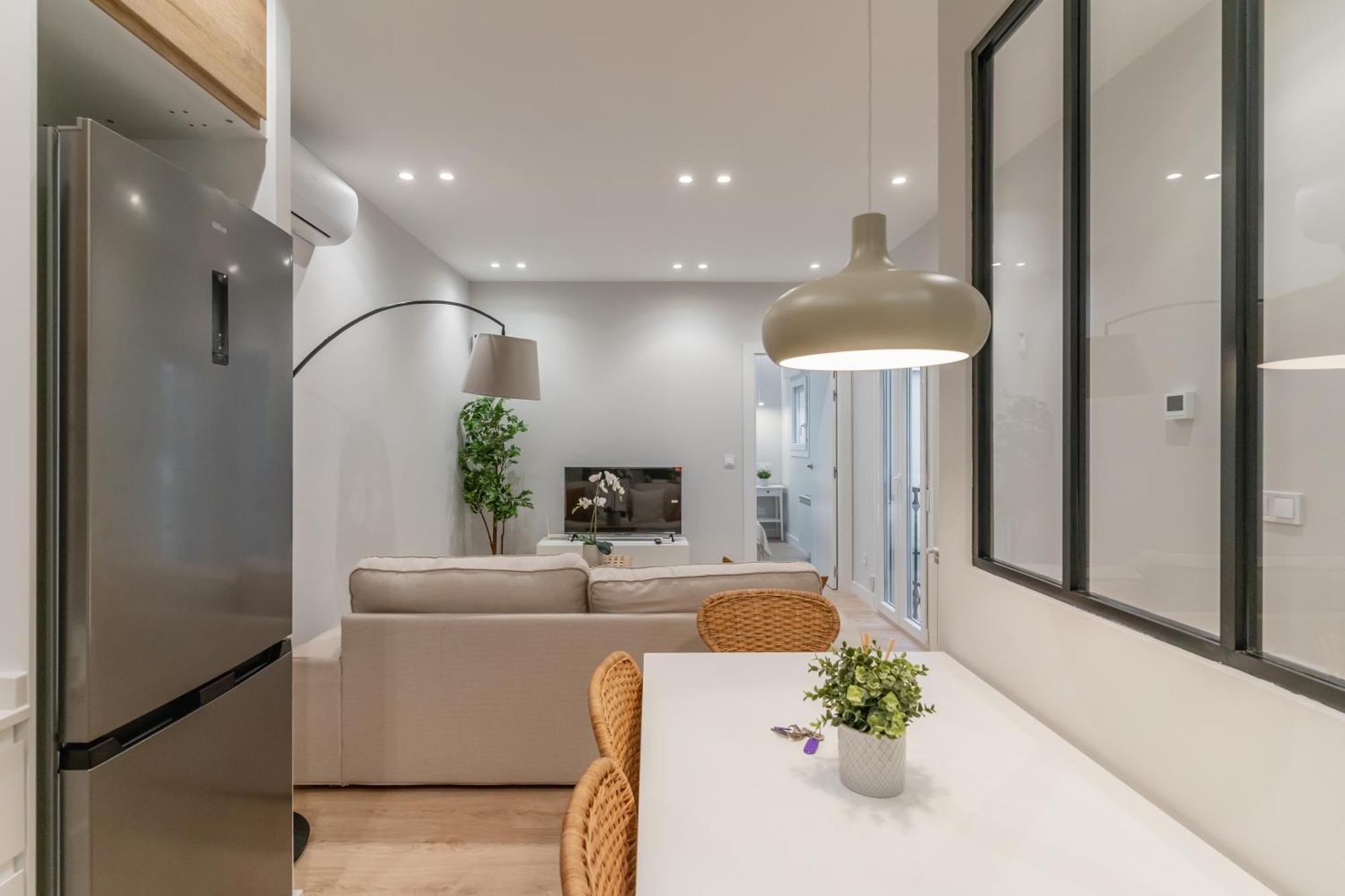 Modern, Centric -2bd 2bth- Delicias *