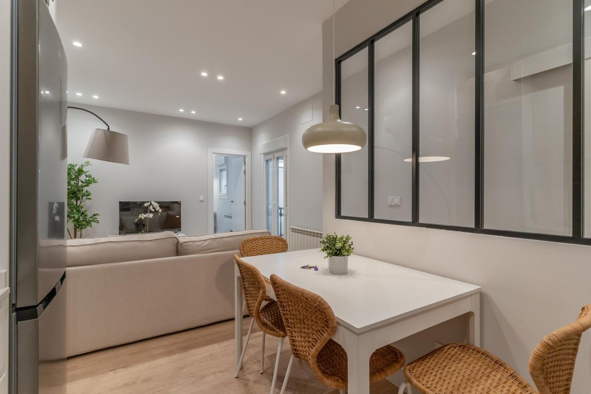 Modern, Centric -2bd 2bth- Delicias *