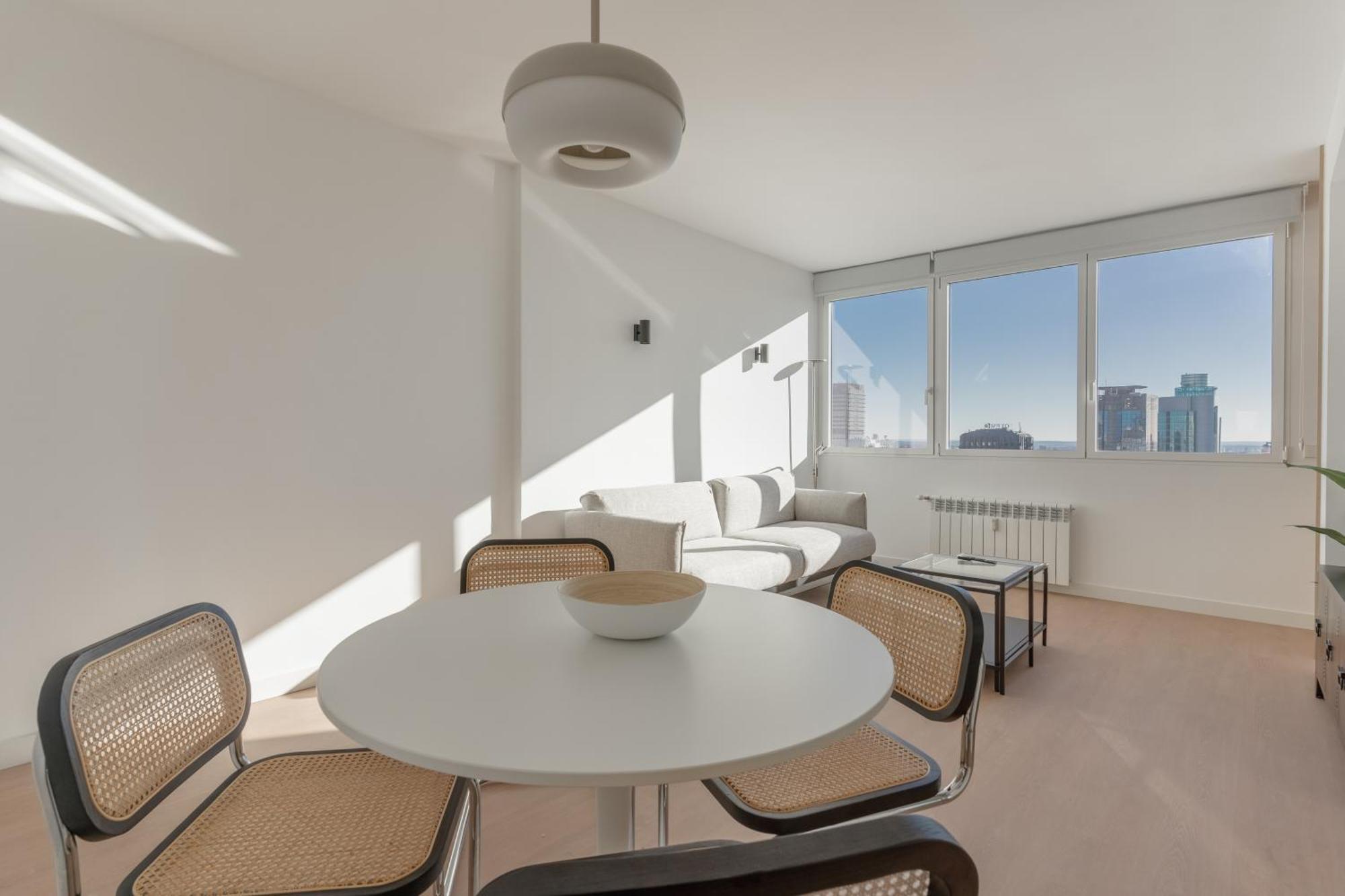 Bright With Views -2bd 1bth- Bernabeu Madrid