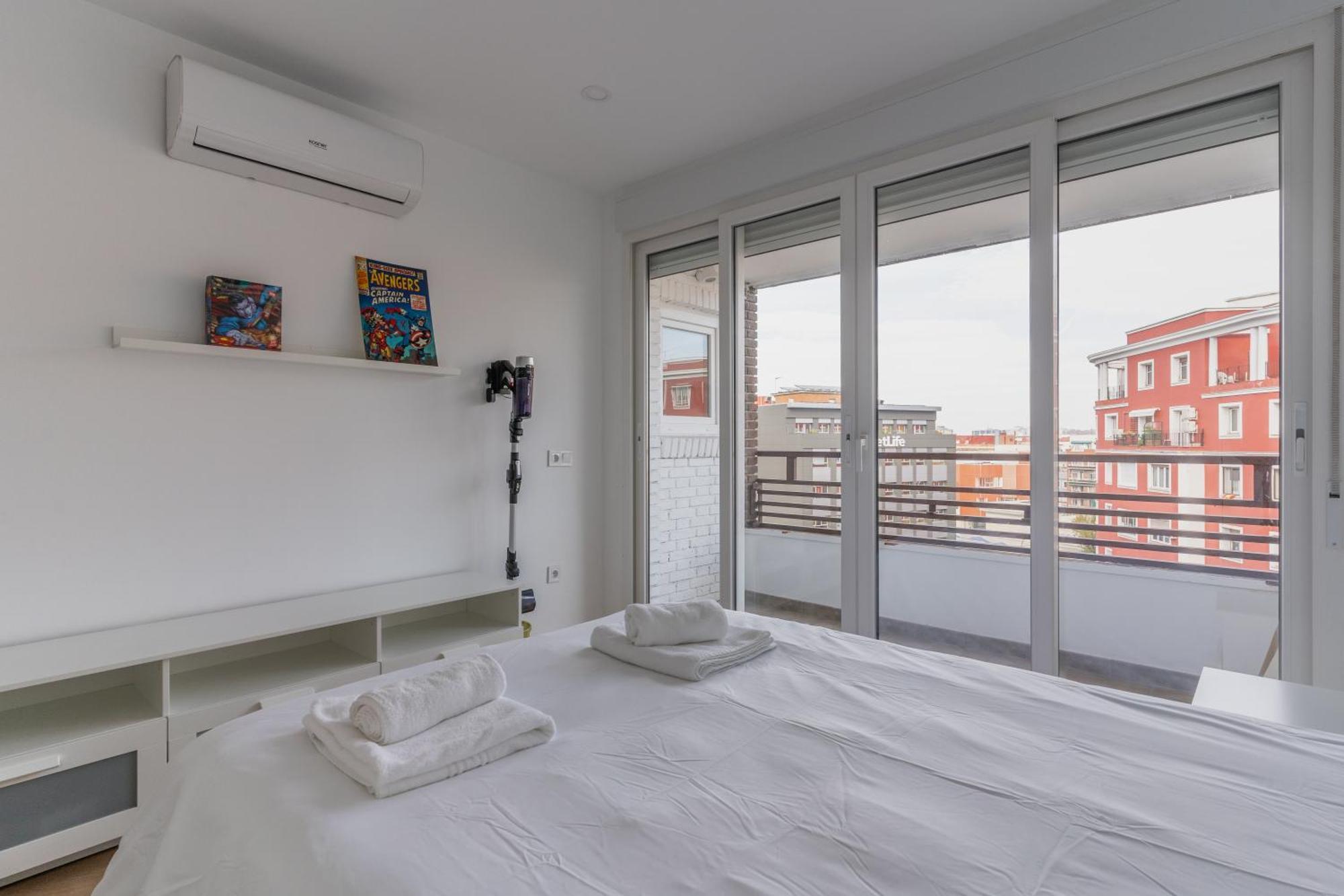 Bright With Terrace- 2bd 2bth- Salamanca