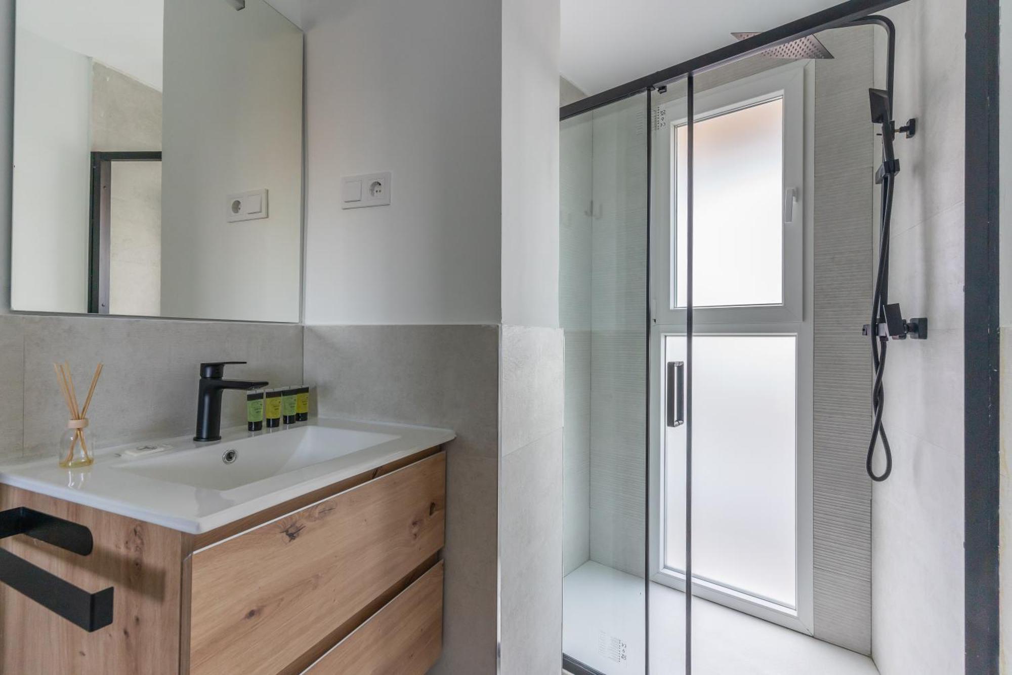 Bright With Terrace- 2bd 2bth- Salamanca * Madri