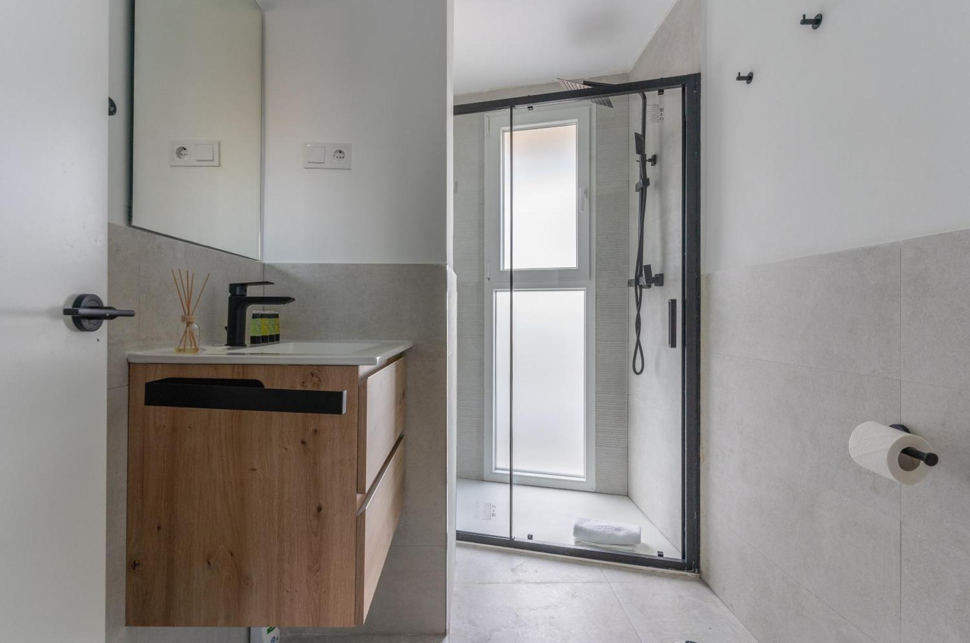 Bright With Terrace- 2bd 2bth- Salamanca Apartamento
