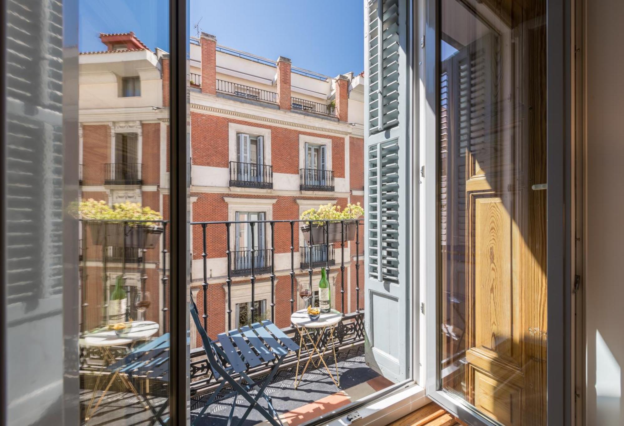 Apartment Prado Santa Ana 2bd/2ba Madrid