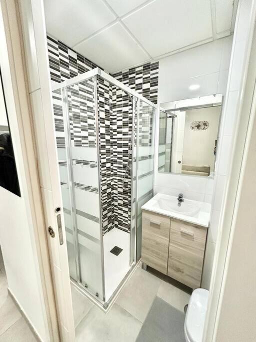 Apartment Metro Avenida De America 01