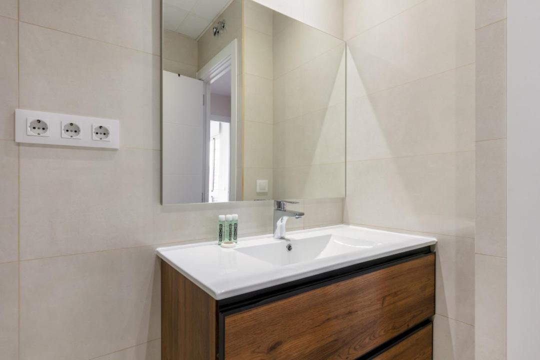 Bright With Views - 2bd 1bth- Av America Apartamento Madrid
