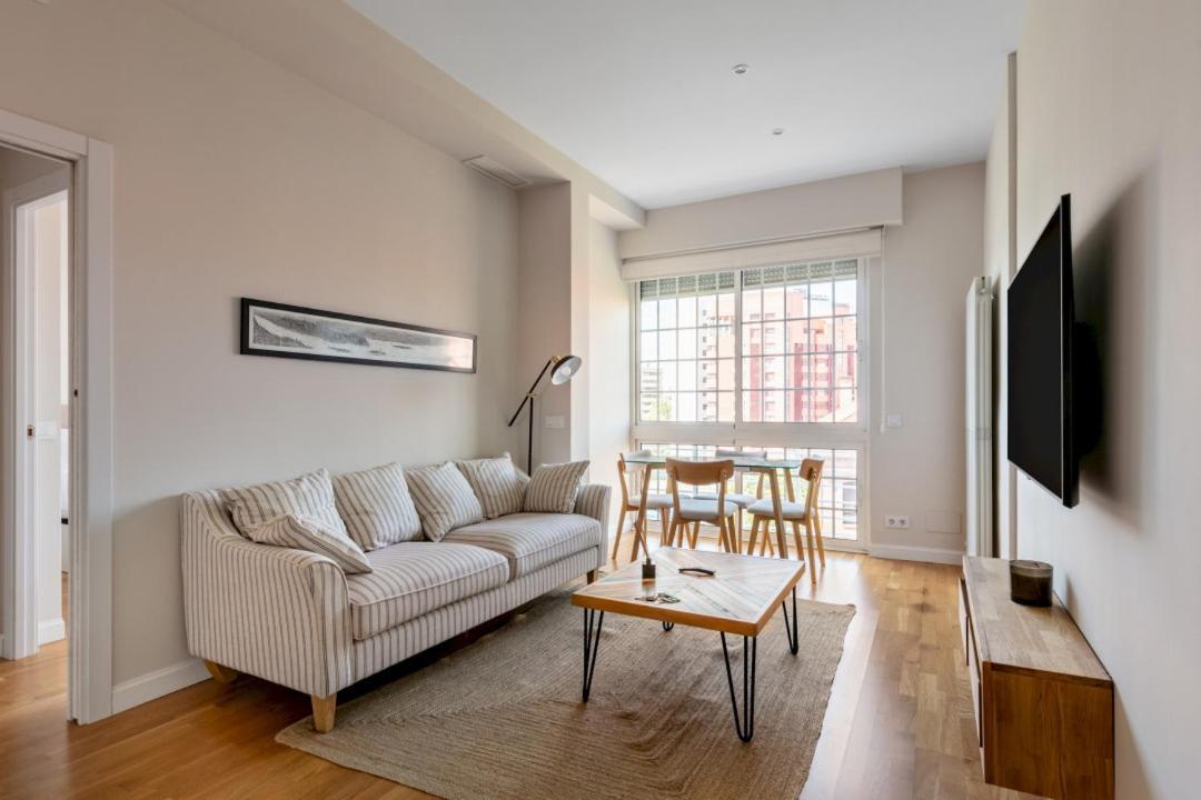Apartamento Bright With Views - 2bd 1bth- Av America Madrid