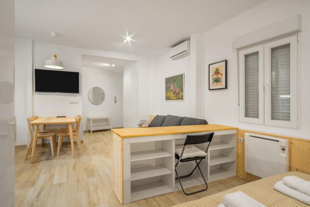 Apartment 1 Bedrooms 1 Bathroom Furnished - La Latina - Modern - Mintystay *