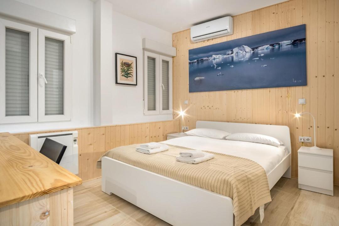 Apartment 1 Bedrooms 1 Bathroom Furnished - La Latina - Modern - Mintystay *