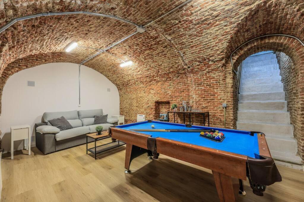 Unique Flat La Latina * Billiard & Darts *