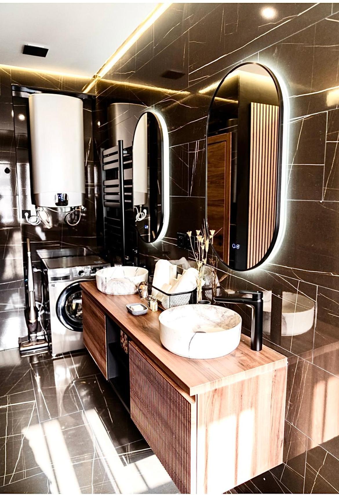 Luxury And Elegant Apartment *