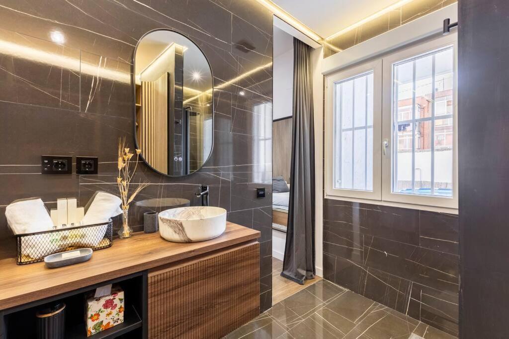 Luxury And Elegant Apartment Madrid