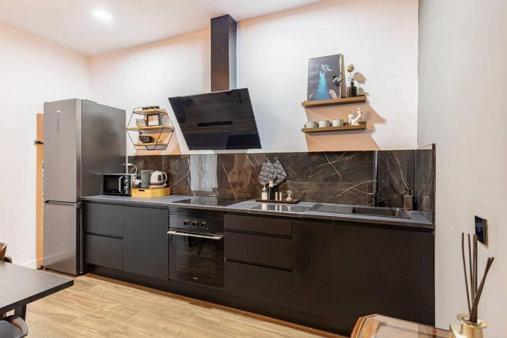 Luxury And Elegant Apartment Madrid
