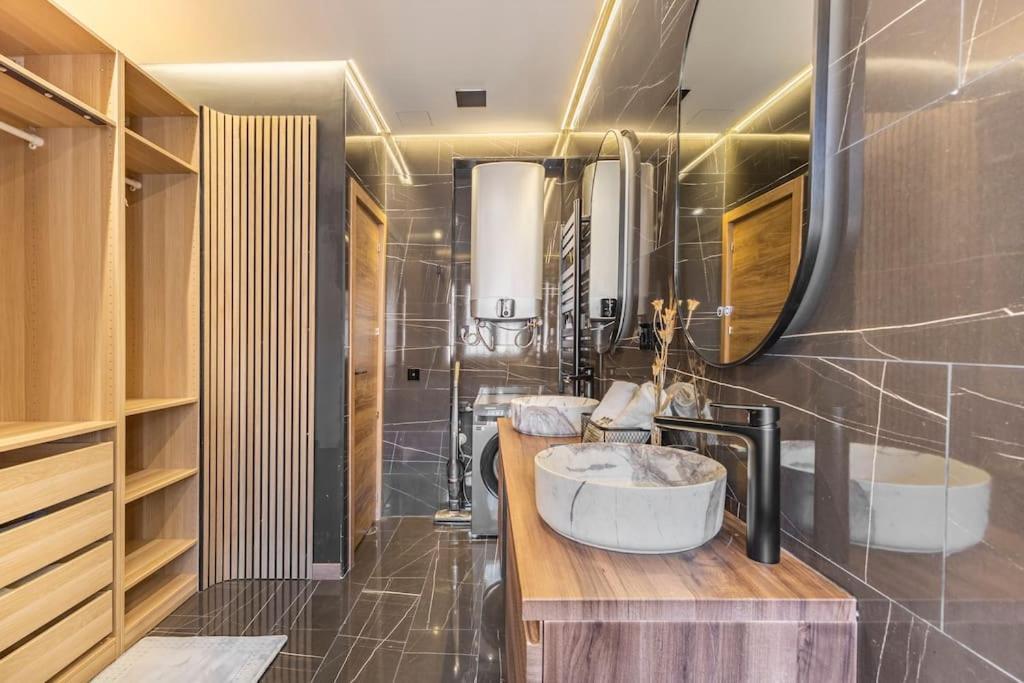 Luxury And Elegant Apartment Madrid