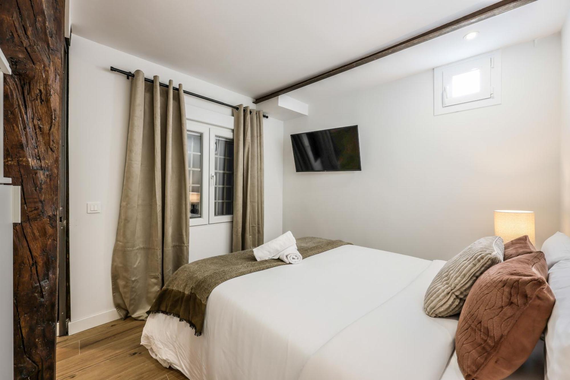 Encantador Plaza Del Callao, Mid Term * Madrid