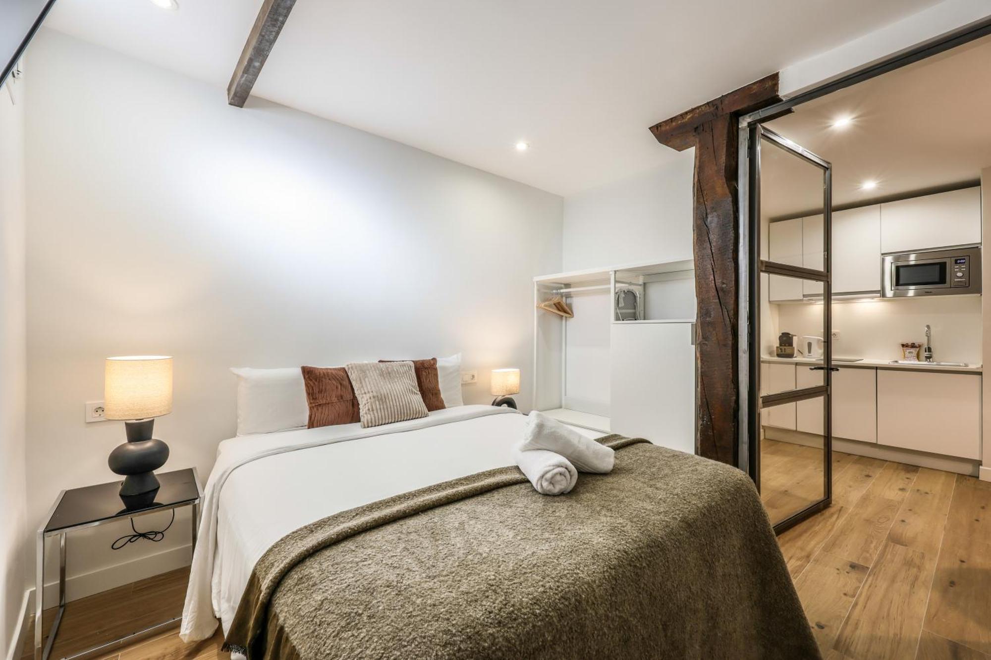 Apartment Encantador Plaza Del Callao, Mid Term