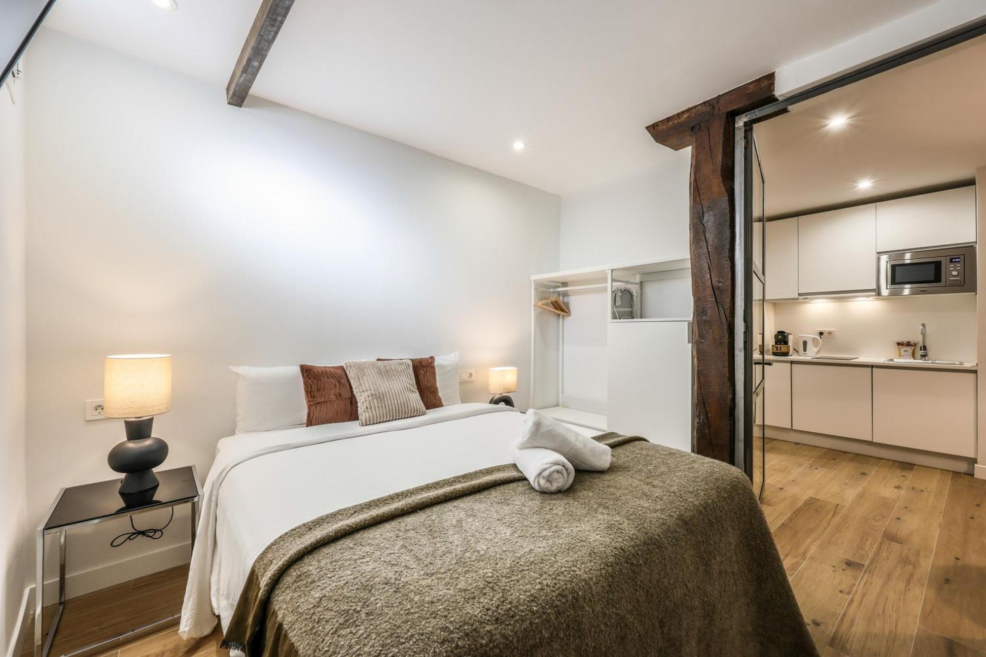 Encantador Plaza Del Callao, Mid Term Apartment *