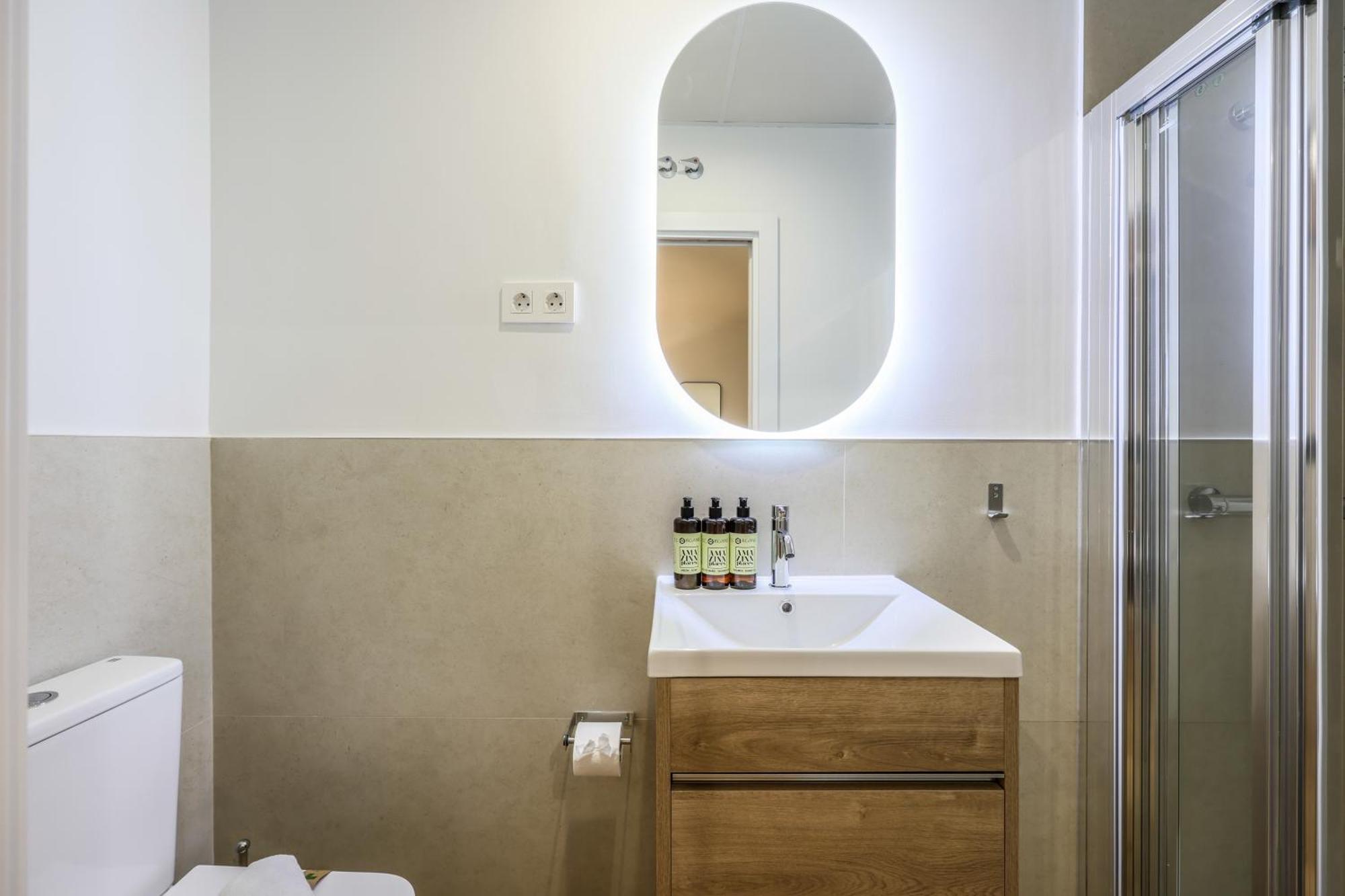 Encantador Plaza Del Callao, Mid Term Apartment