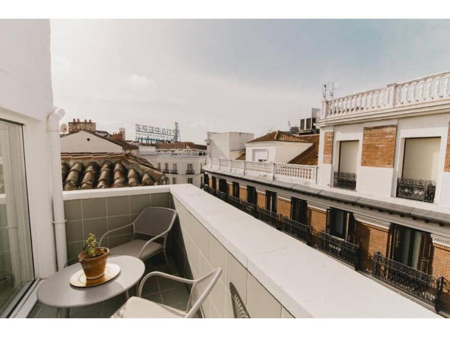 Skyline Penthouse In The Heart Of Tet Apartment *
