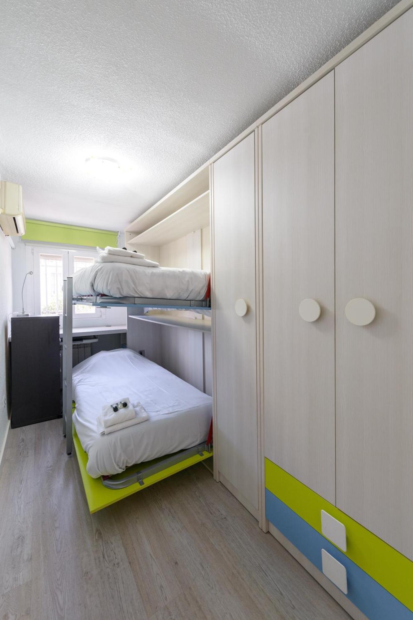 Sabadell Calle, Casa Familiar De 3 Con Terraza Junto Metro Fuencarral Madri
