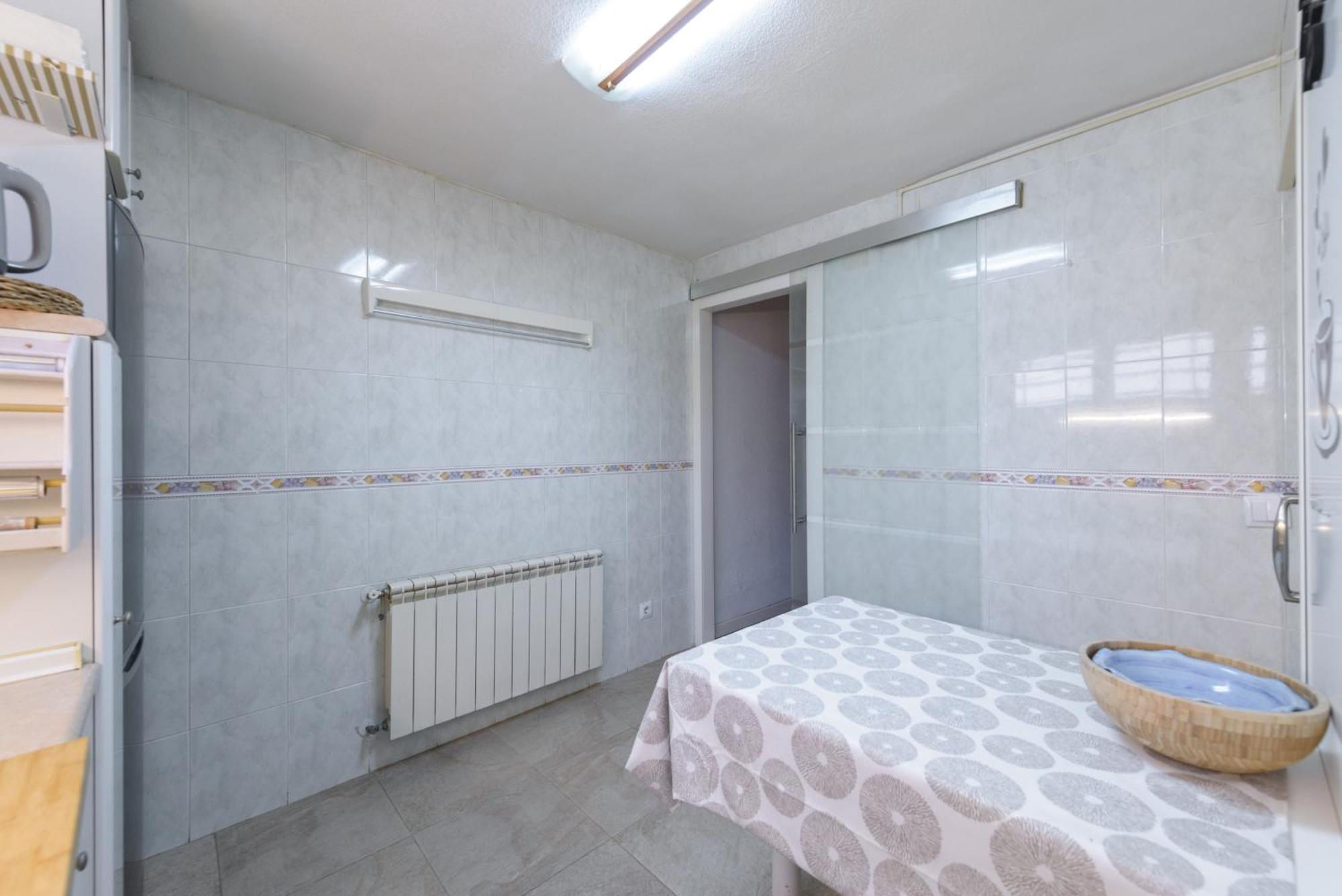 Sabadell Calle, Casa Familiar De 3 Con Terraza Junto Metro Fuencarral Madri