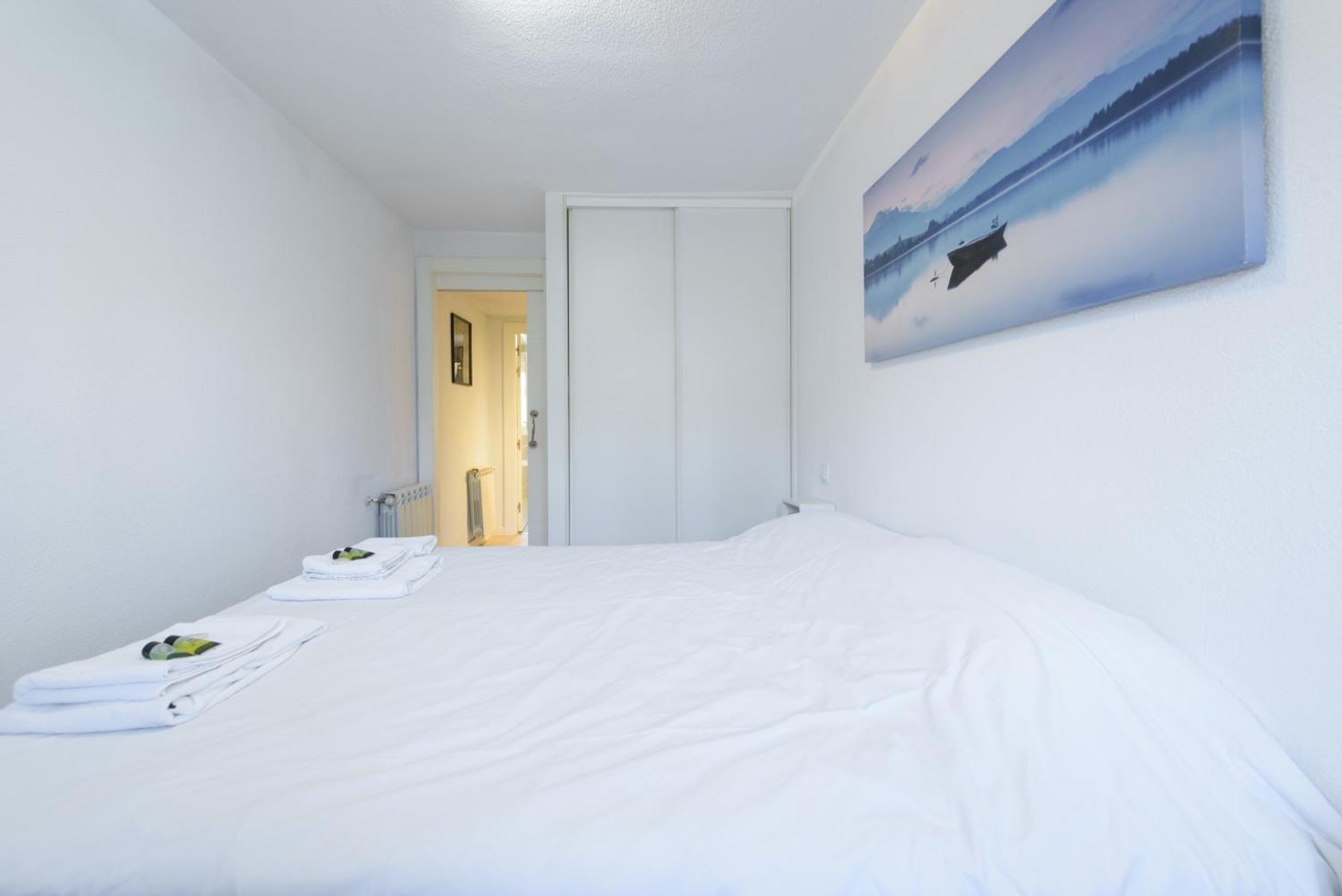 Apartamento Sabadell Calle, Casa Familiar De 3 Con Terraza Junto Metro Fuencarral *