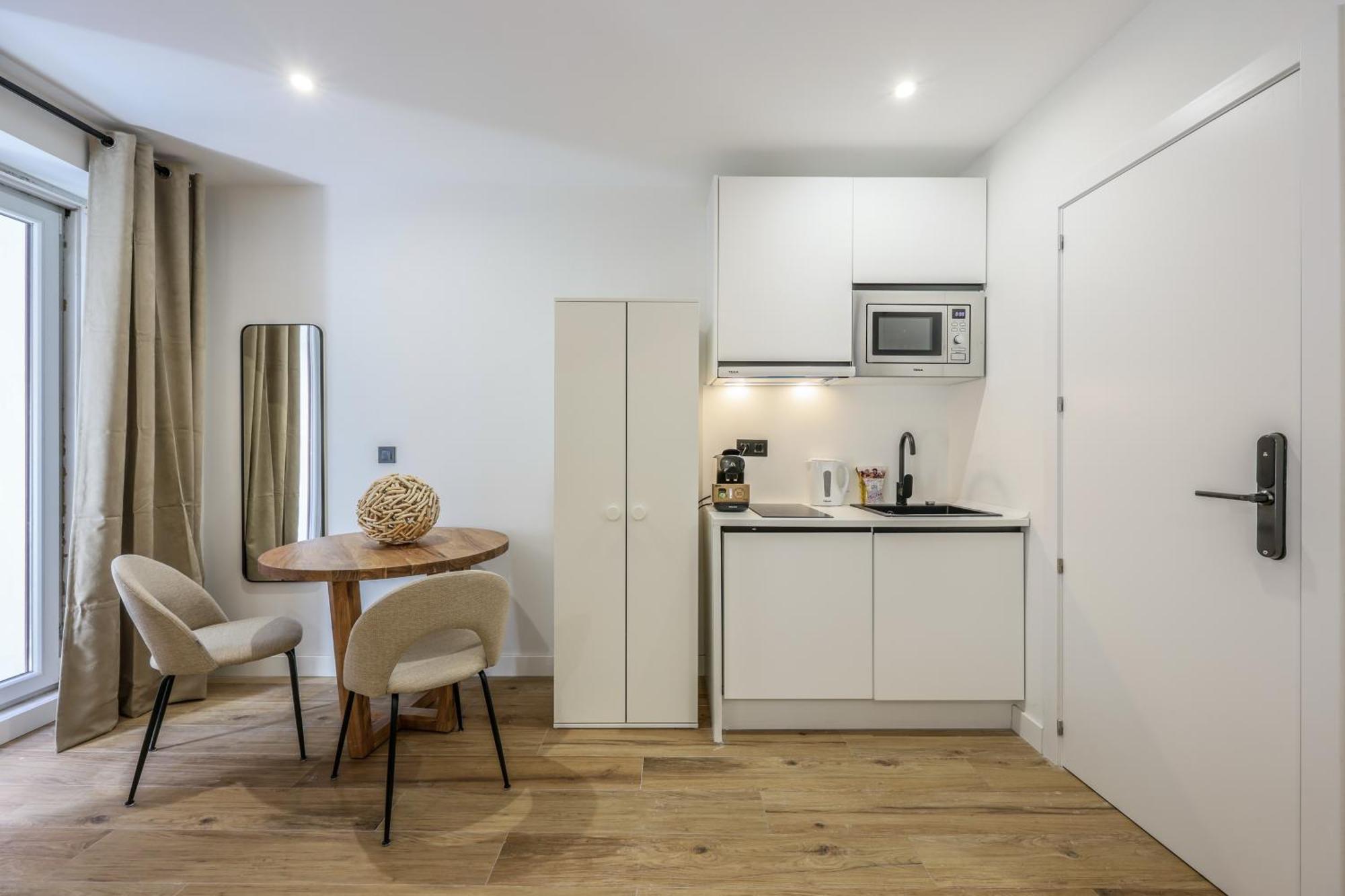 Estudio Funcional Plaza Del Callao, Mid Term Apartment *