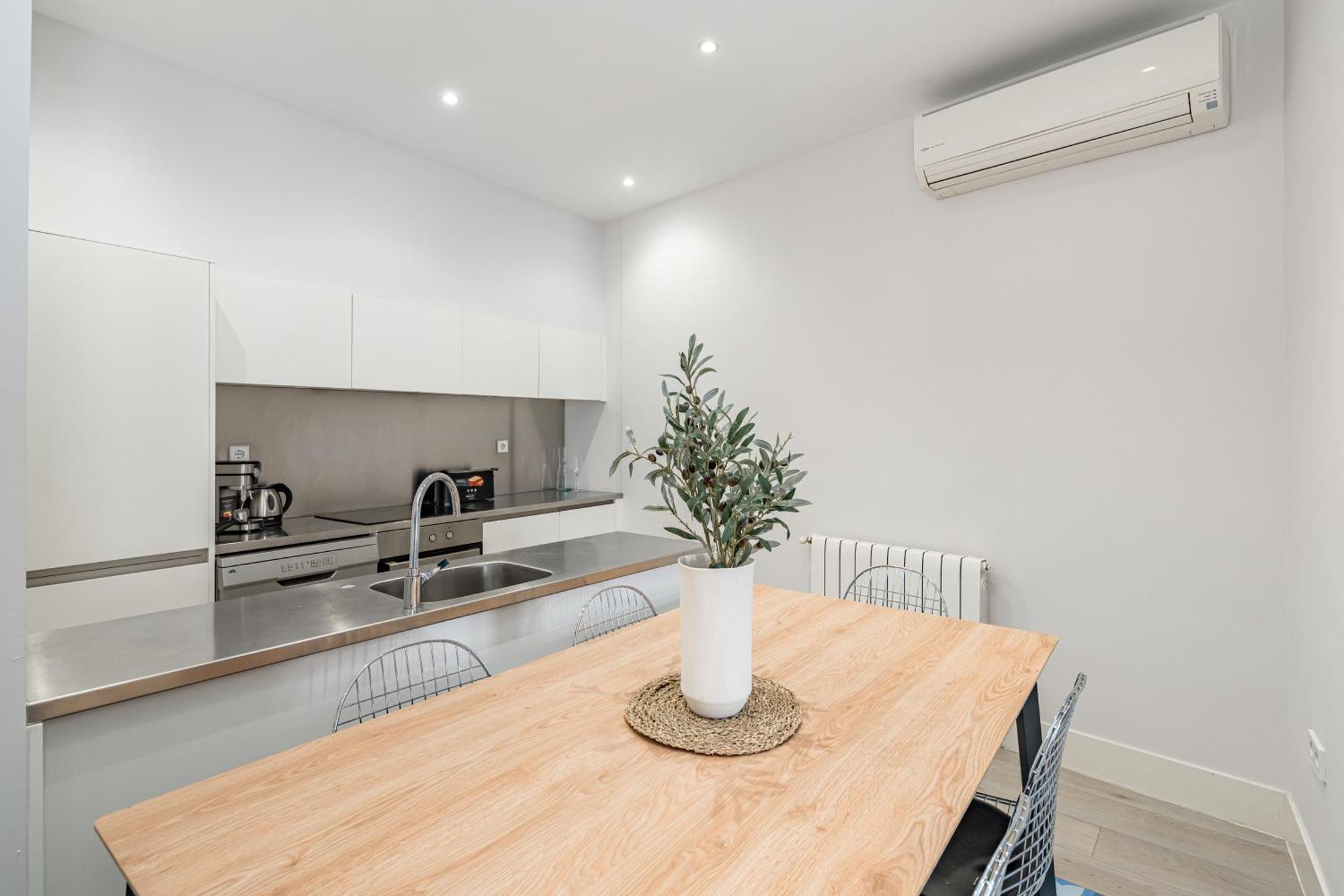 Lalatina Ii Calle Almendro 3br 2bh * Madri