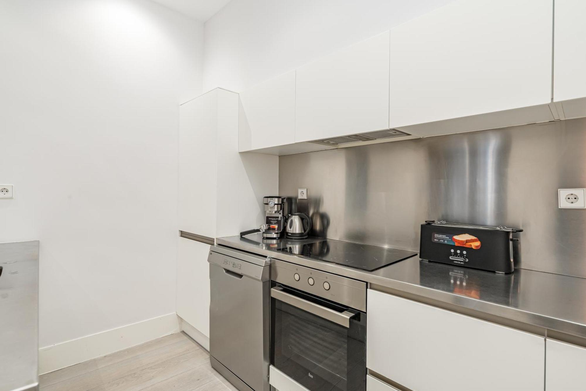 Lalatina Ii Calle Almendro 3br 2bh