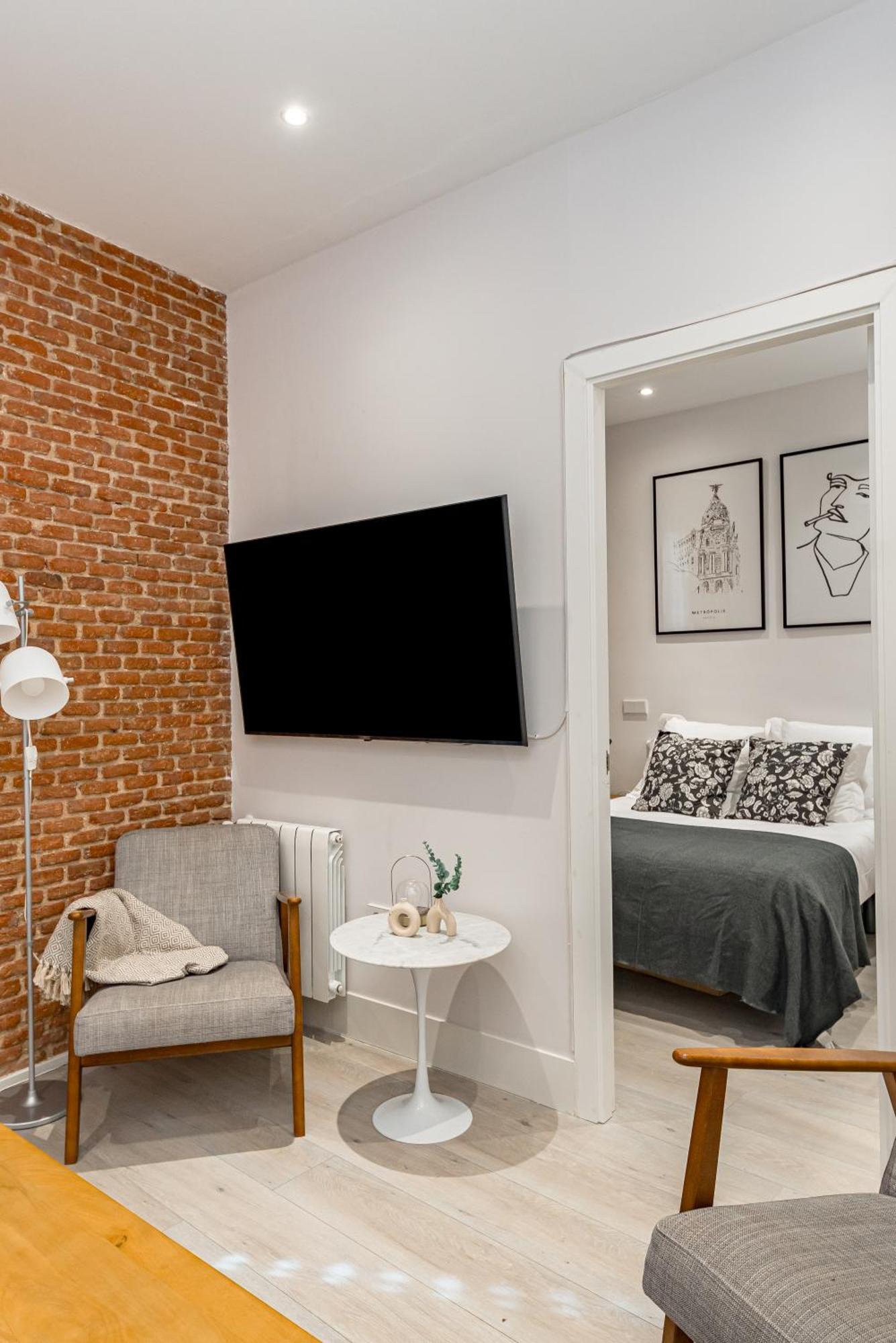 Lalatina Ii Calle Almendro 3br 2bh Apartamento *