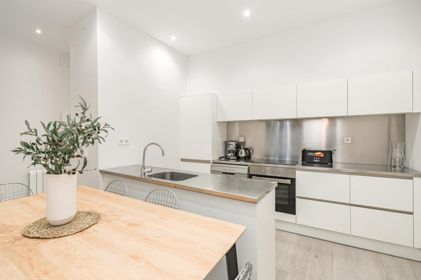 Lalatina Ii Calle Almendro 3br 2bh * Madri