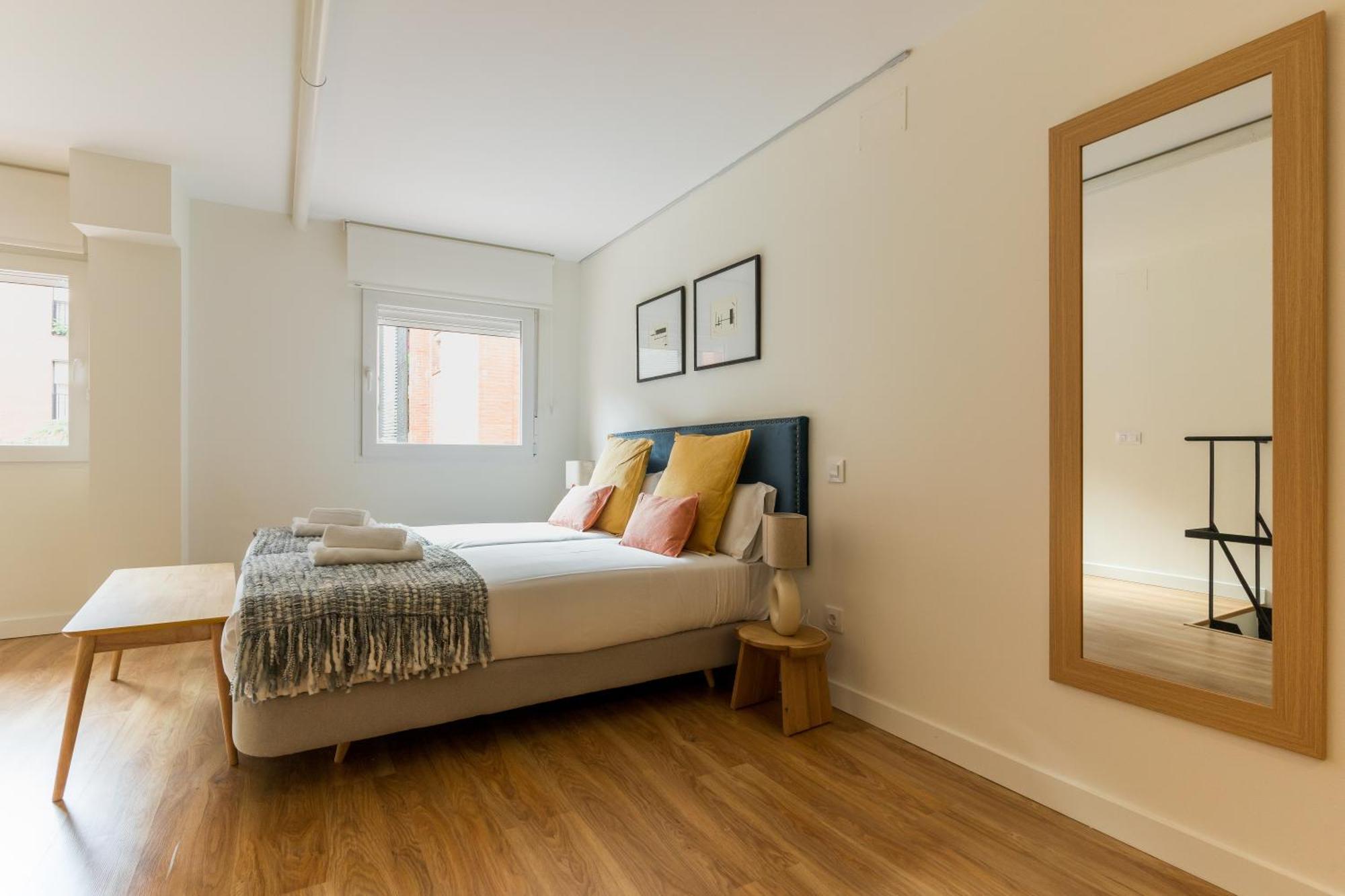 Apartment Stylish Duplex - 1 Bd 1bth- Plaza Castilla Madrid