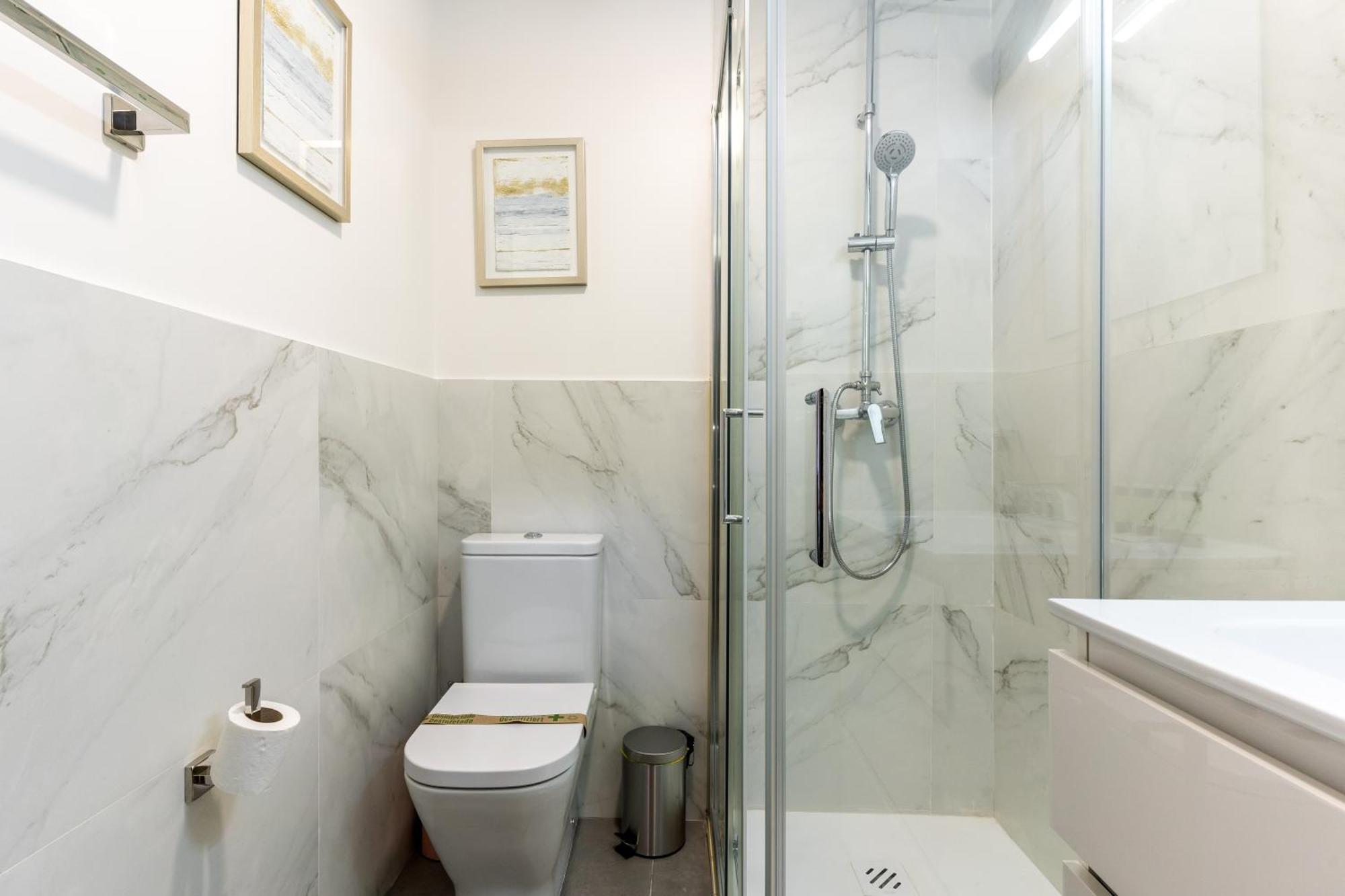 Stylish Duplex - 1 Bd 1bth- Plaza Castilla Apartment *