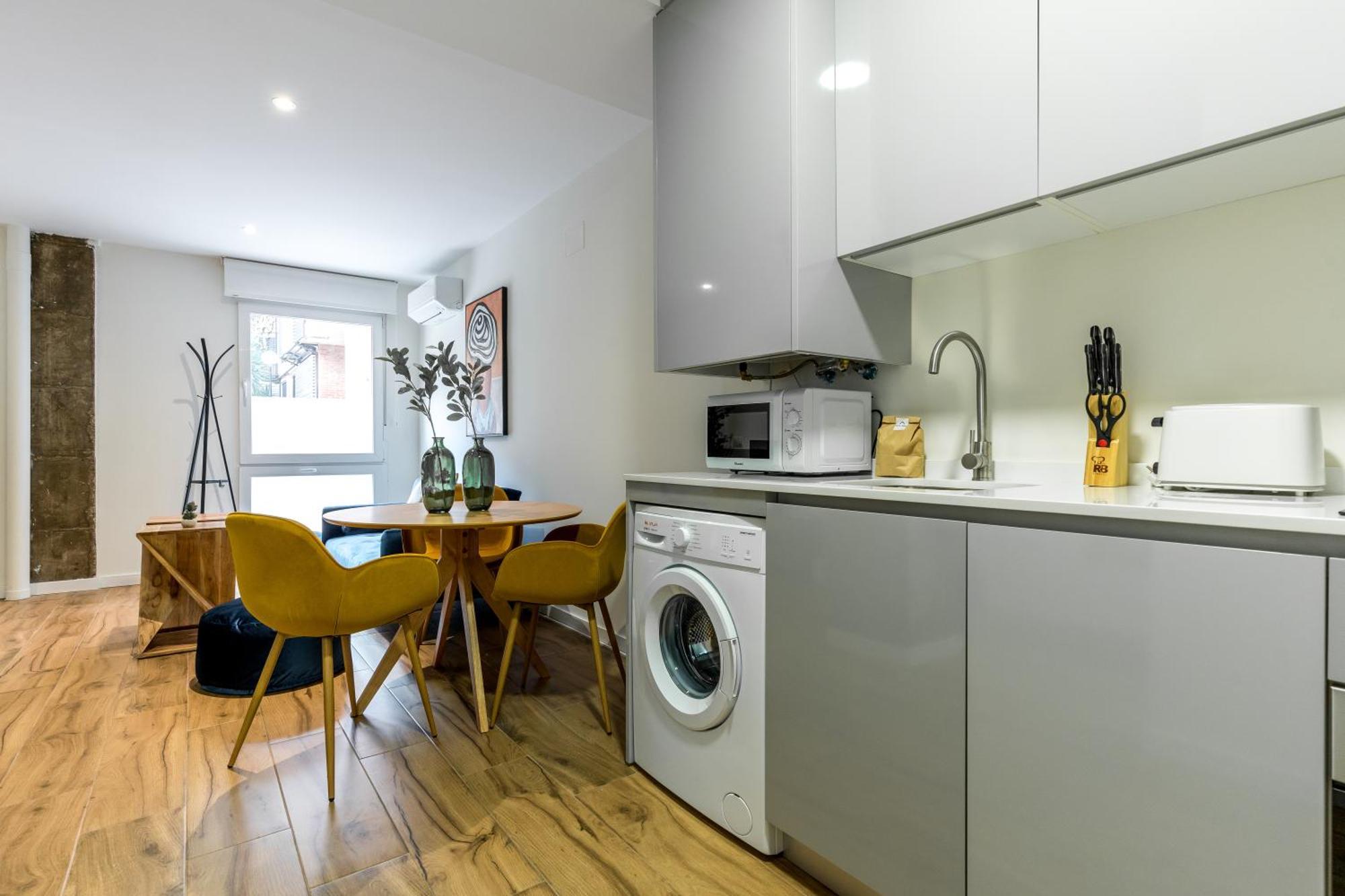 Stylish Duplex - 1 Bd 1bth- Plaza Castilla Apartment *