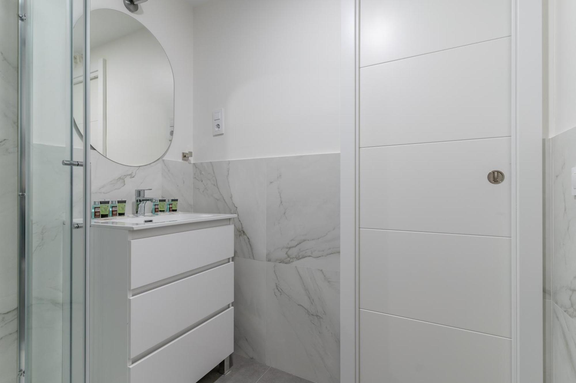 Large With Terrace- 2bd 1,5bth- Plaza Castilla Apartamento