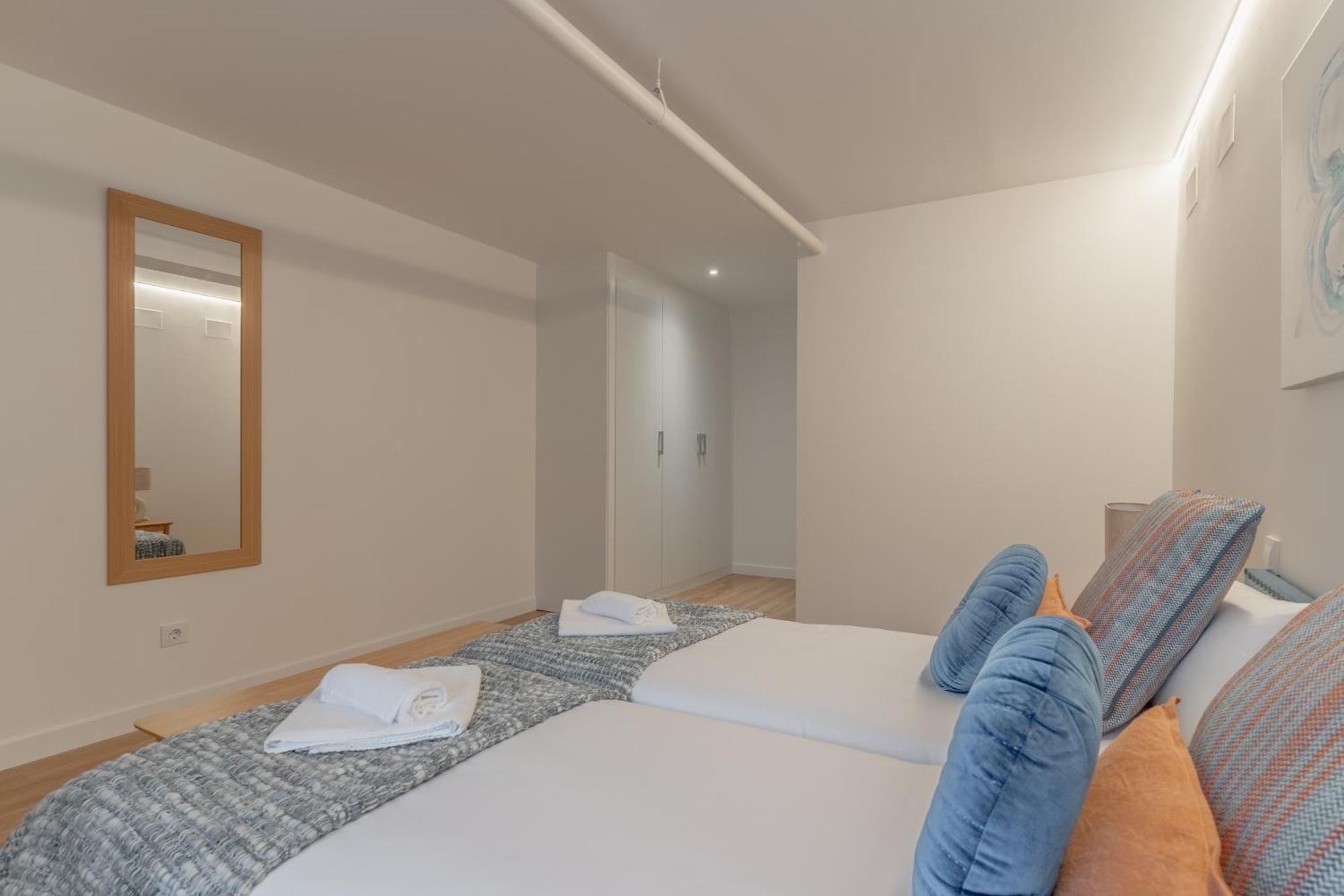 Large With Terrace- 2bd 1,5bth- Plaza Castilla Apartamento *