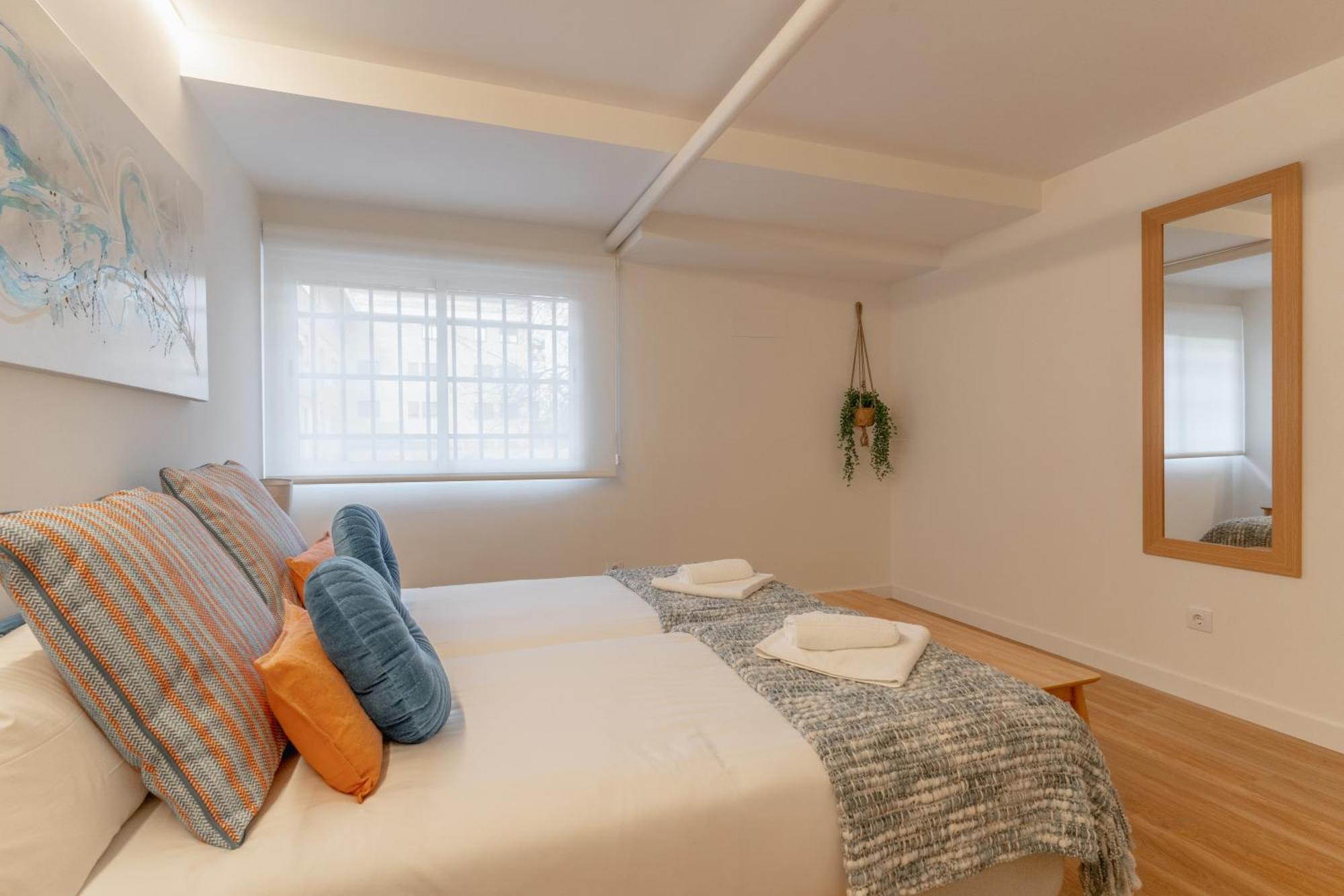 Large With Terrace- 2bd 1,5bth- Plaza Castilla